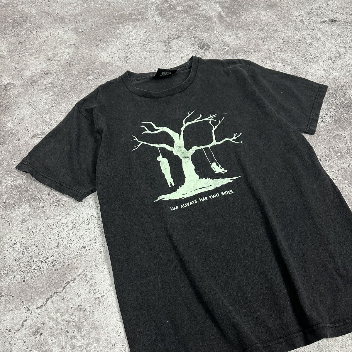 Vintage Vintage Y2K Unfledged Life Always Has Two Sides Humor tee Size US L / EU 52-54 / 3 - 3 Thumbnail