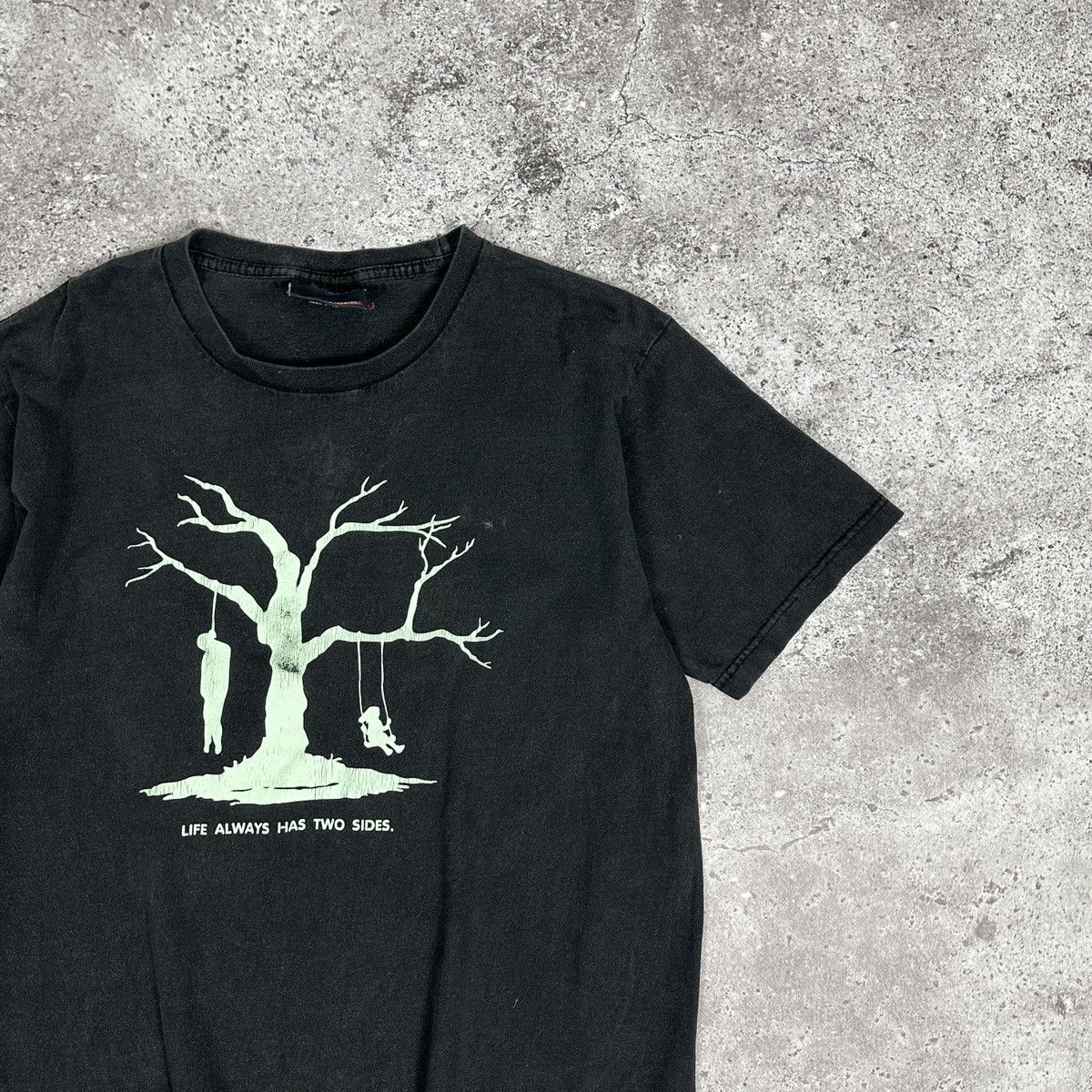 Vintage Vintage Y2K Unfledged Life Always Has Two Sides Humor tee Size US L / EU 52-54 / 3 - 2 Thumbnail