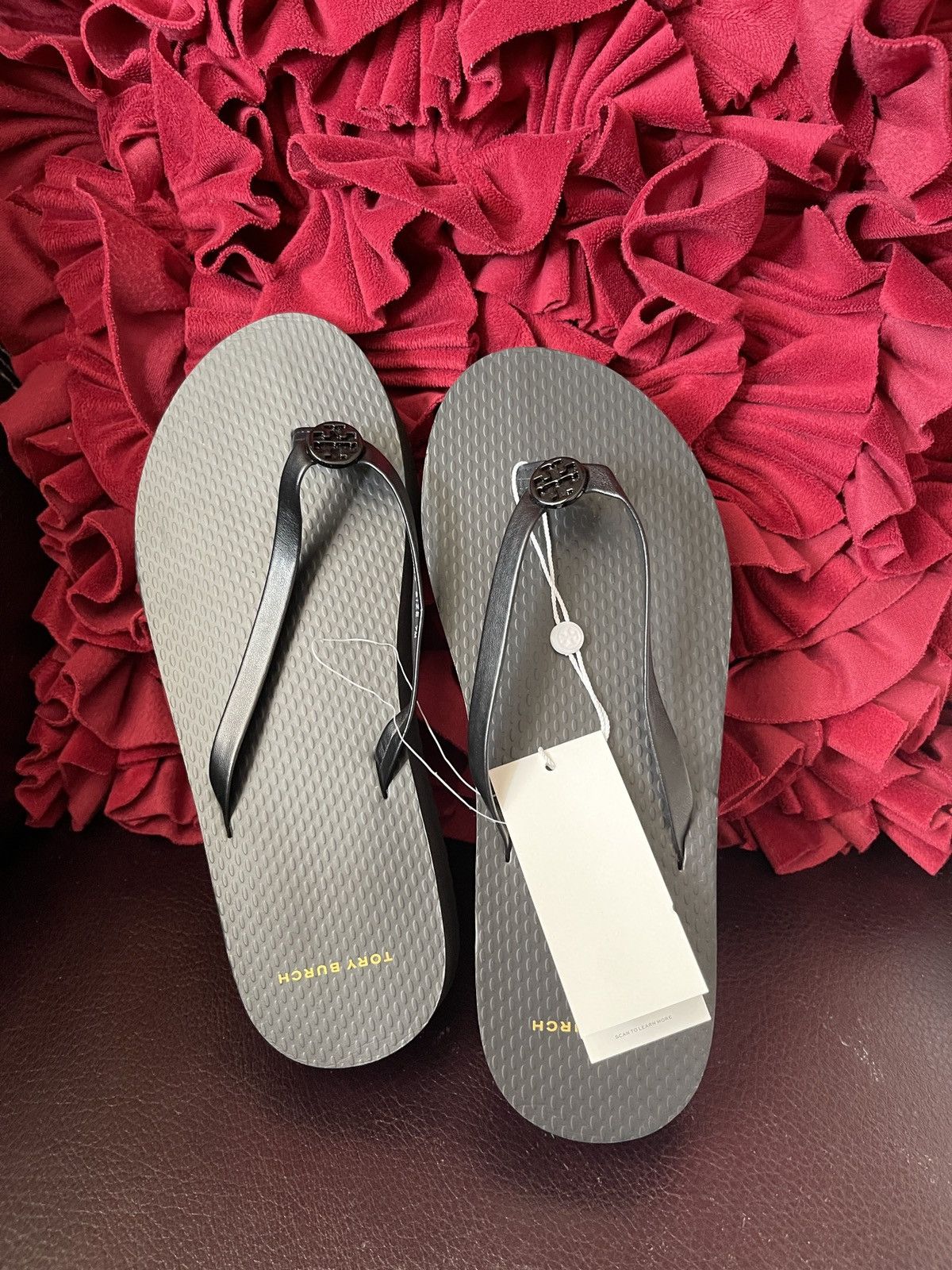 NWT Tory Burch Thin leather Strap Black Platform Flip Flop 7