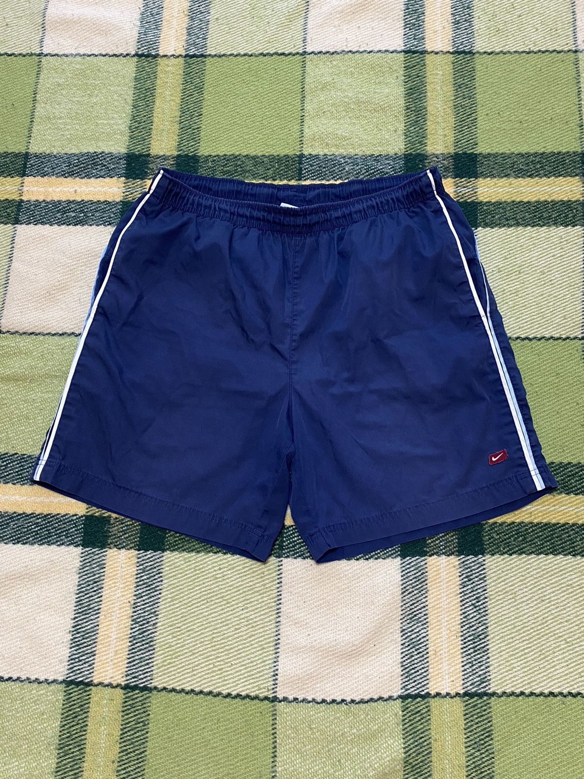 Nike Vintage Nike shorts streetwear swoosh casual y2k size L Size US 34 / EU 50 - 1 Thumbnail