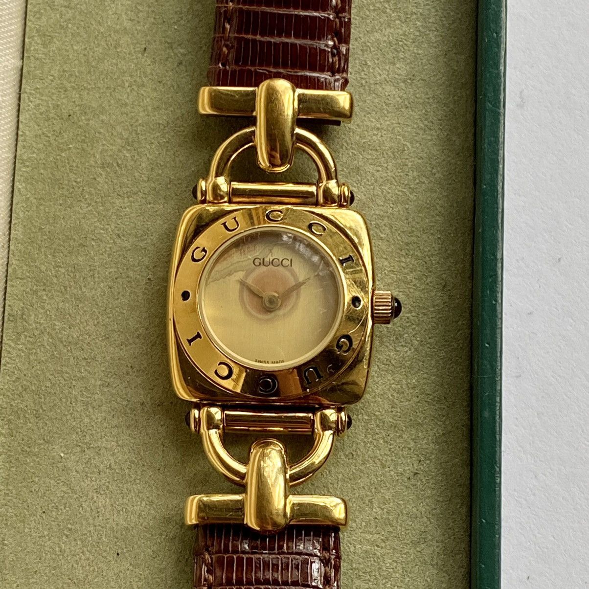 Leather Gucci Golden Watch Gucci G-Timeless Women's Gold Plated