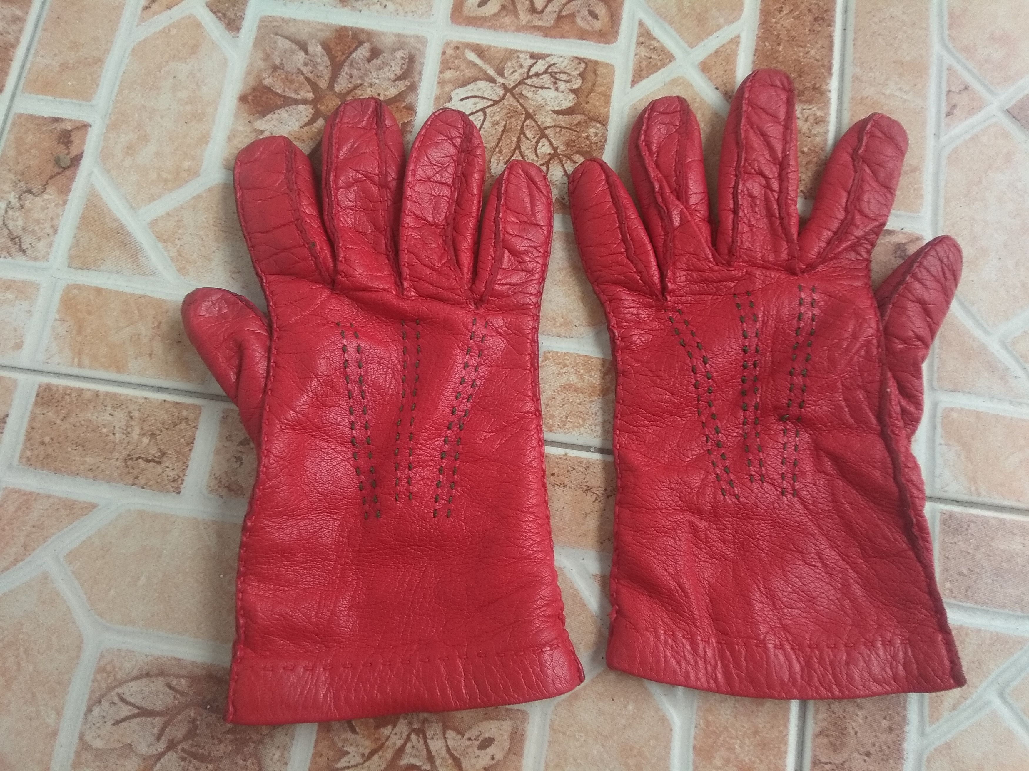 Designer Vintage 50s-70s Gucci Crest Leather Gloves Pink Size ONE SIZE - 1 Thumbnail