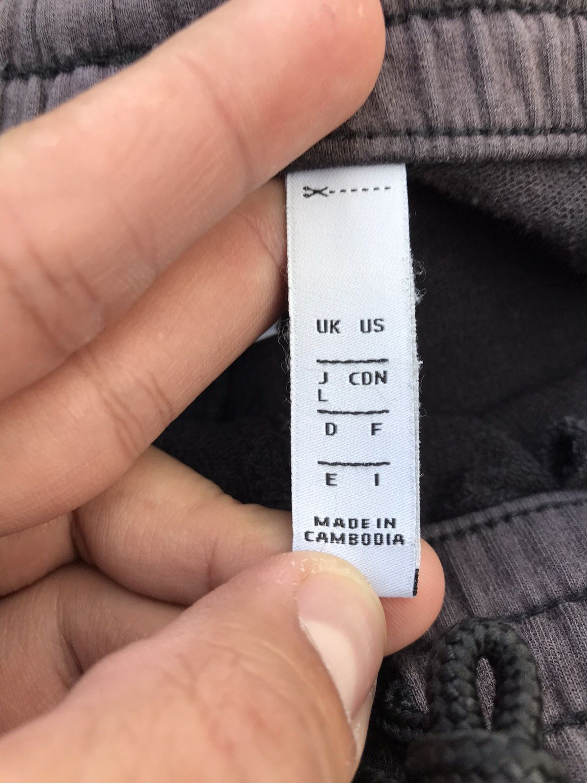 Adidas Adidas Patches Jogger Pants Size US 29 - 8 Thumbnail