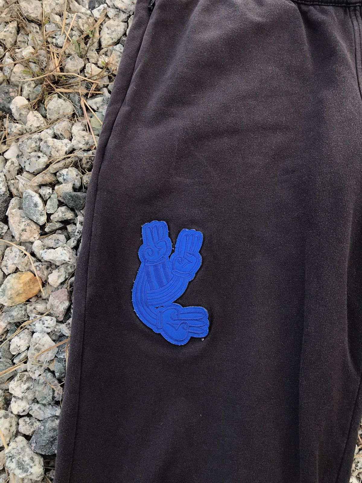 Adidas Adidas Patches Jogger Pants Size US 29 - 3 Thumbnail