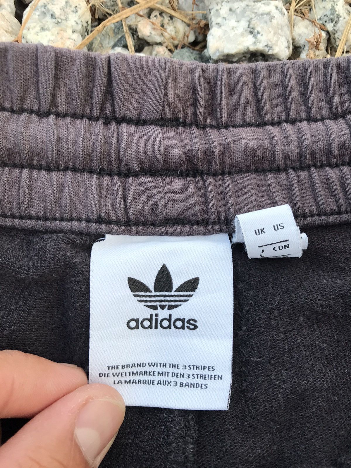Adidas Adidas Patches Jogger Pants Size US 29 - 7 Thumbnail