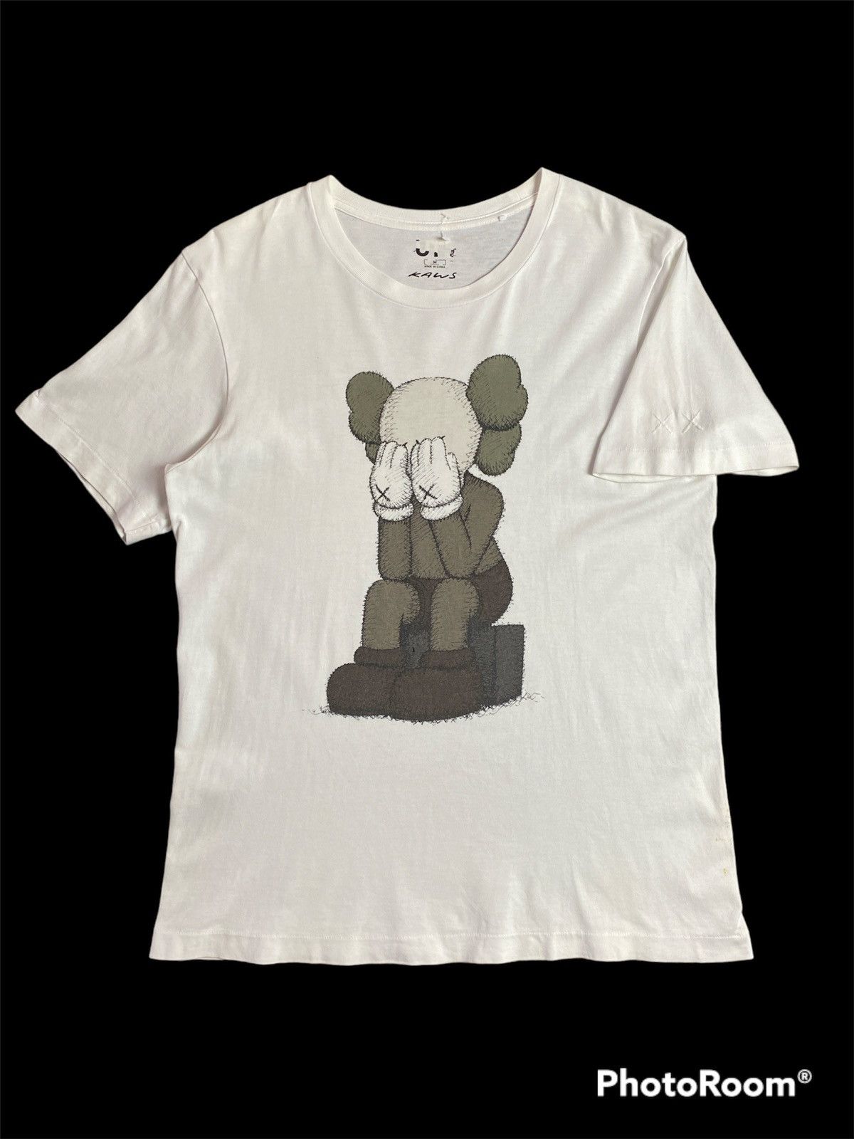 Kaws Kaws x Uniqlo Passing Through White Shirt Size US S / EU 44-46 / 1 - 1 Thumbnail