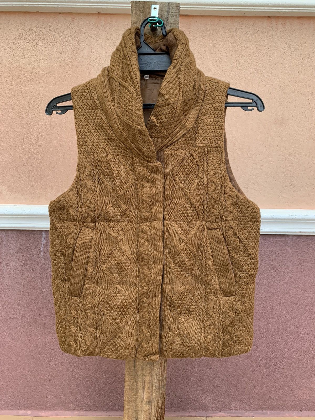 Knitwear vest cable knit plain design