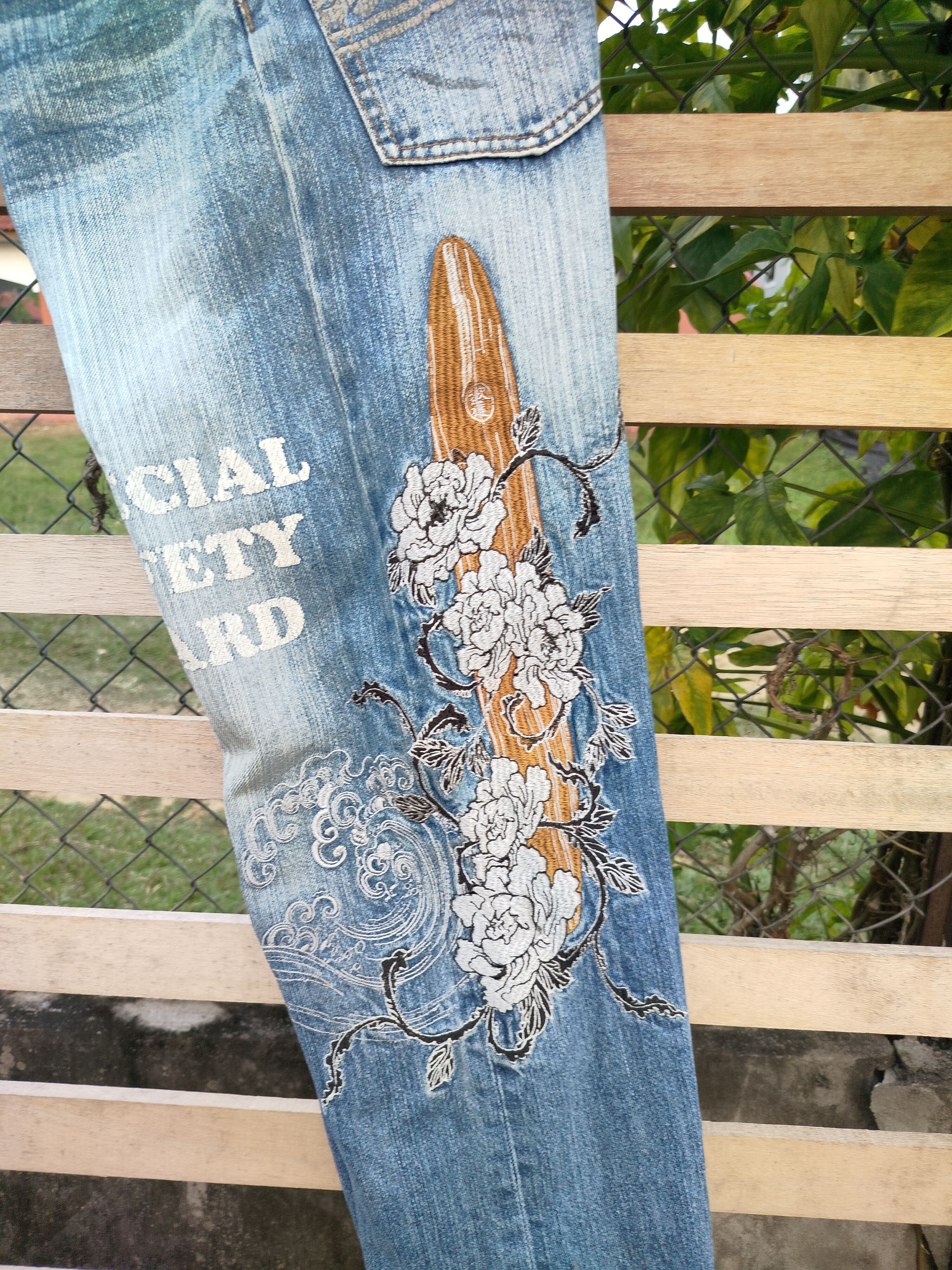 Japanese Brand SPECIAL SAFETY BOARD EMBROIDERY ART DENIM Size US 29 - 7 Thumbnail