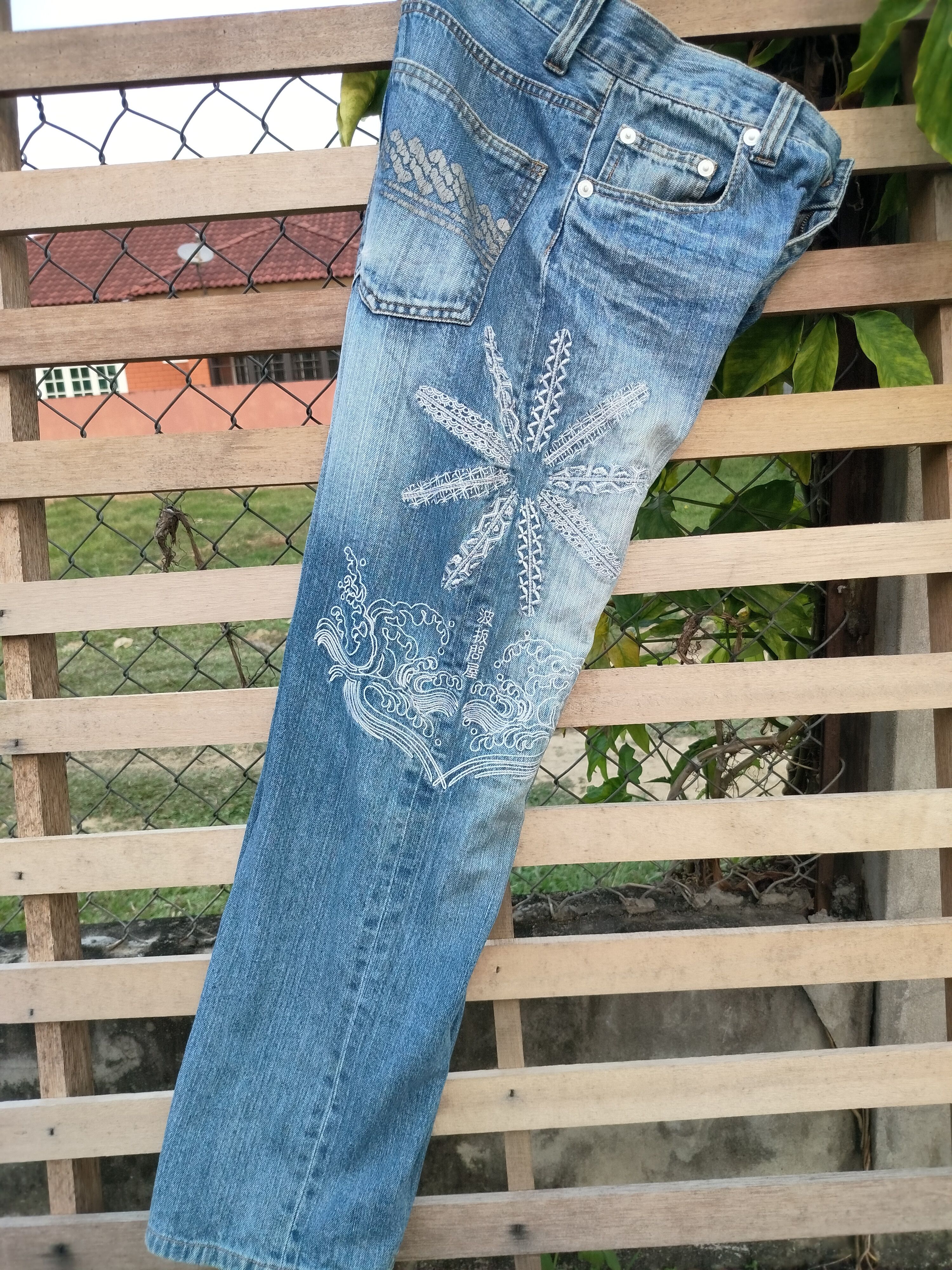 Japanese Brand SPECIAL SAFETY BOARD EMBROIDERY ART DENIM Size US 29 - 8 Thumbnail