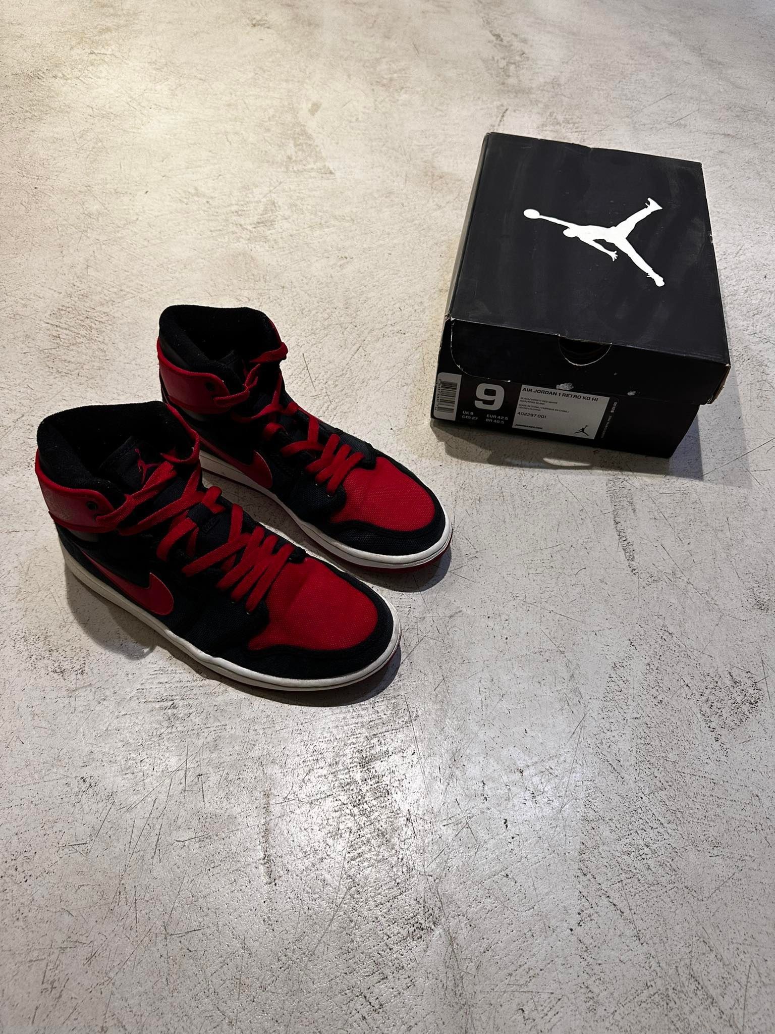 Jordan Brand Air Jordan 1 Retro KO Hi BRED 402297-001 US 9 EU 42.5 Size US 9 / EU 42 - 5 Thumbnail