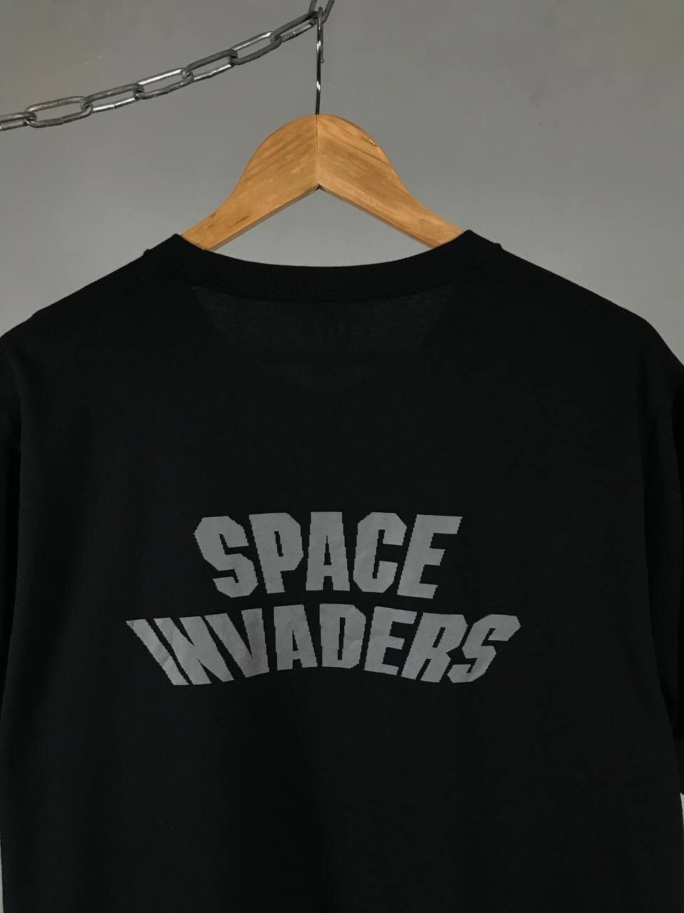 Uniqlo Uniqlo X The Game By Taito Space Invaders Streetwear Tee Size US L / EU 52-54 / 3 - 7 Thumbnail