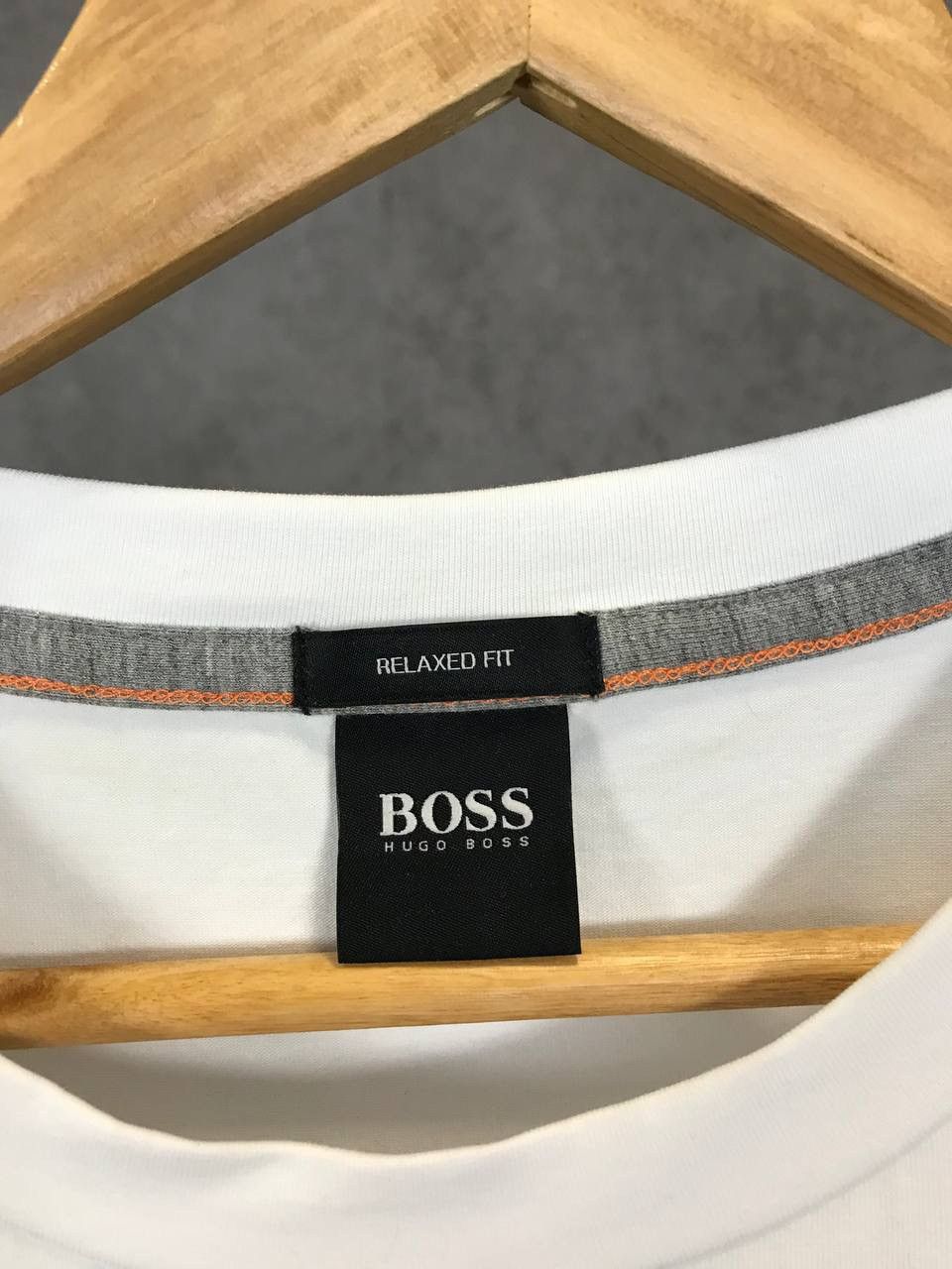 Hugo Boss Hugo Boss art center logo tee Size US L / EU 52-54 / 3 - 4 Thumbnail