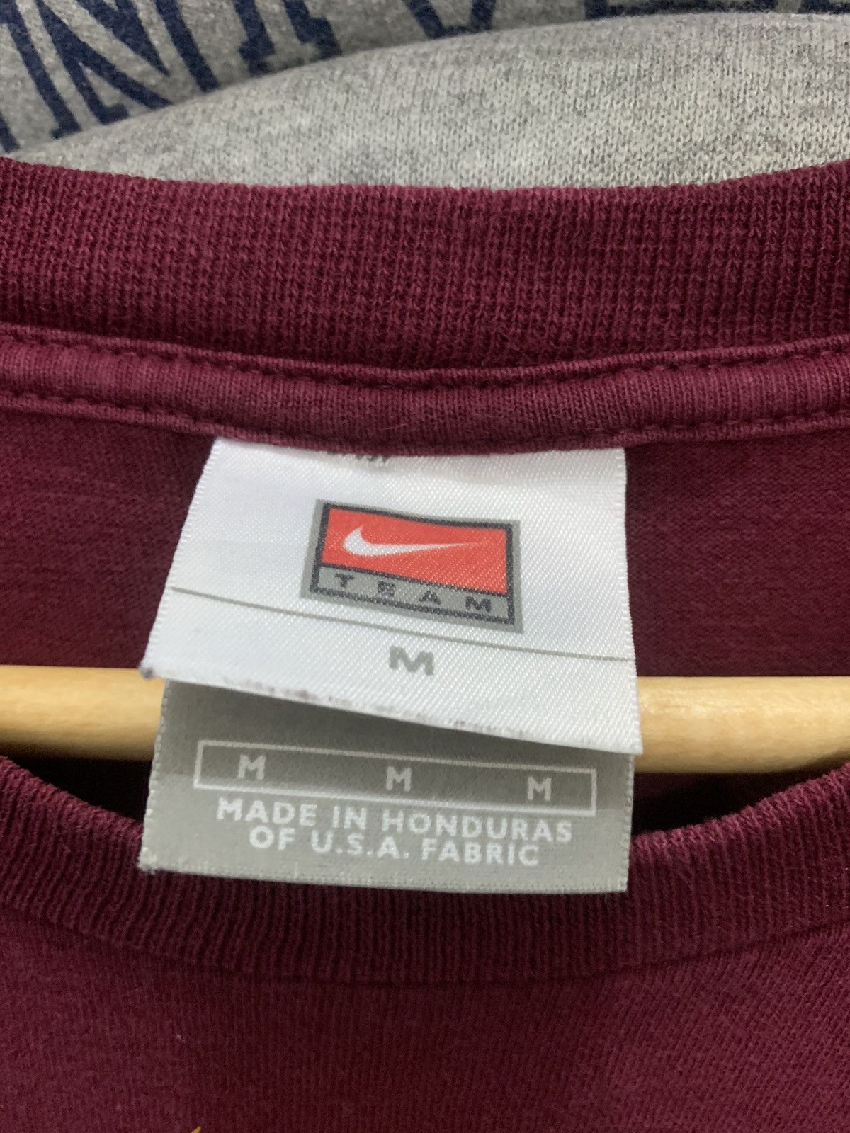 Nike × Vintage Vintage Nike team M logo t-shirt Size US M / EU 48-50 / 2 - 4 Thumbnail
