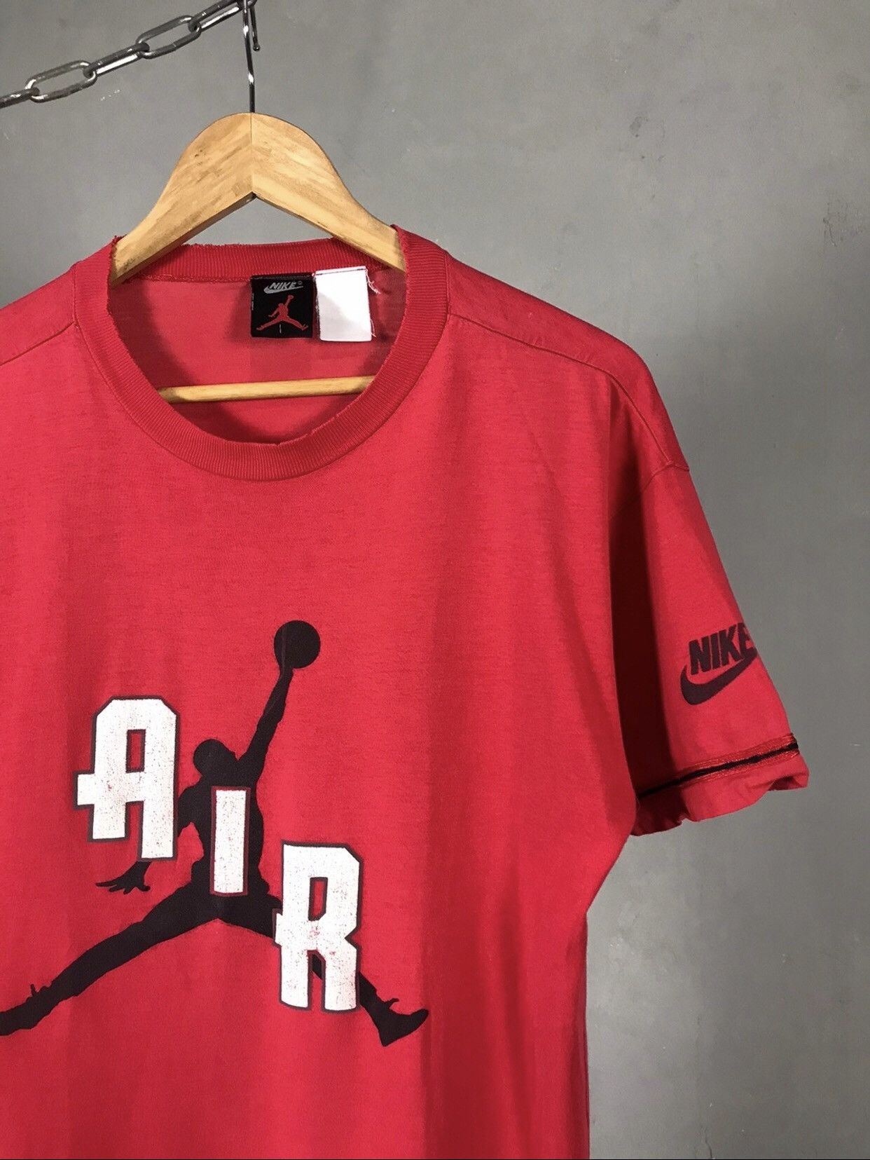Jordan Brand × Nike × Vintage Nike Jordan streetwear vintage red tee Size US M / EU 48-50 / 2 - 2 Thumbnail