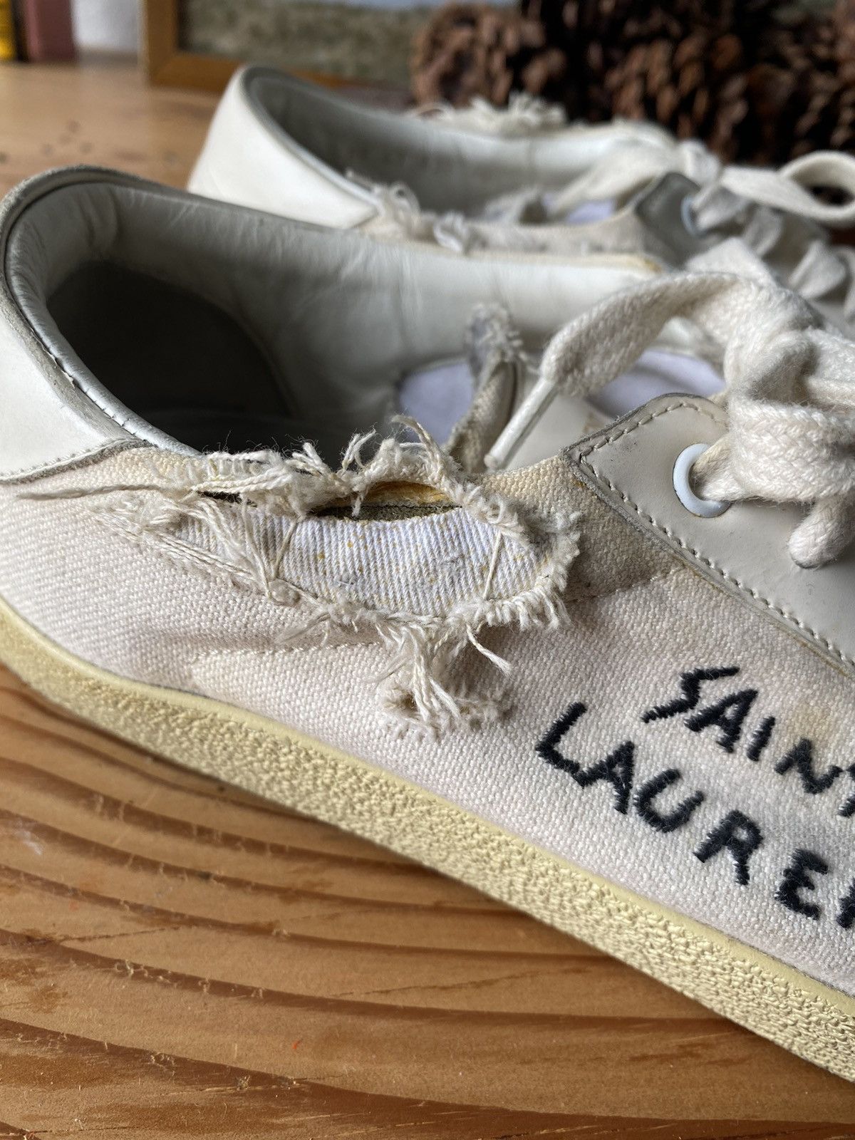【関税＆送料込み】Saint Laurent Court Classic Sl/06 Embroi SAINT LAURENT Court Classic SL/06 logo-embroidered leather