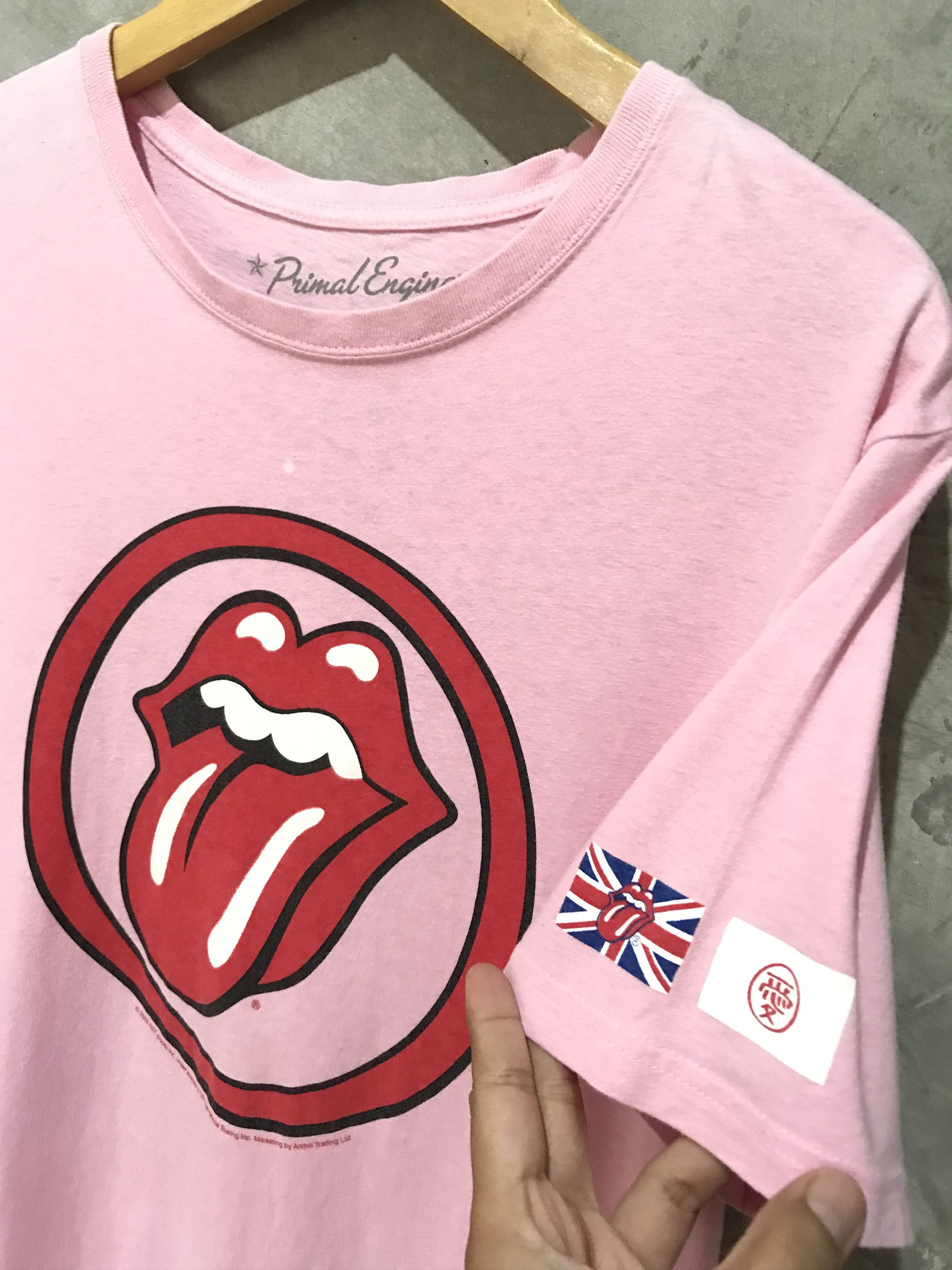The Rolling Stones Rare The rolling Stones X japanese market pink t shirt Size US L / EU 52-54 / 3 - 4 Thumbnail