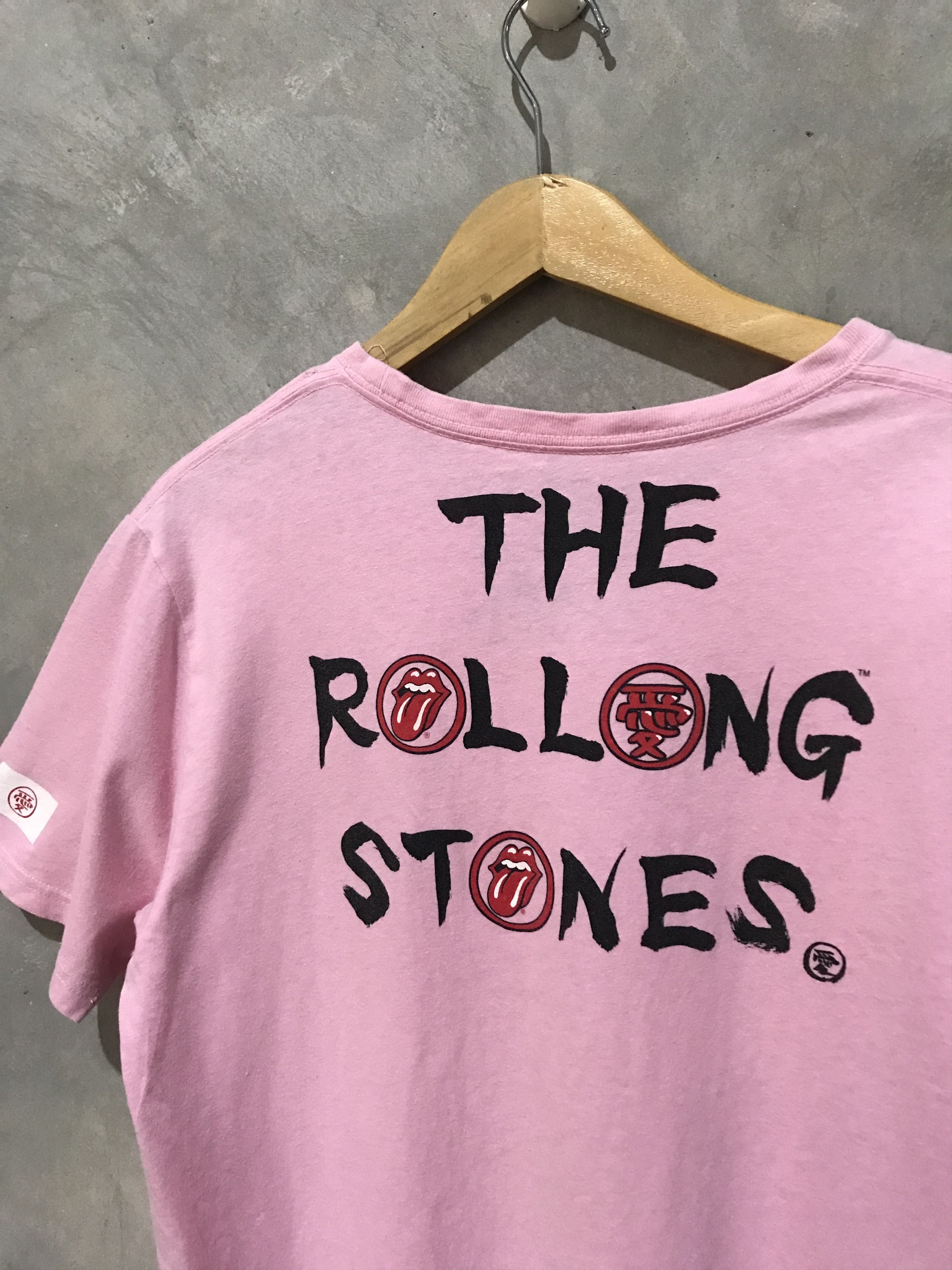 The Rolling Stones Rare The rolling Stones X japanese market pink t shirt Size US L / EU 52-54 / 3 - 5 Thumbnail