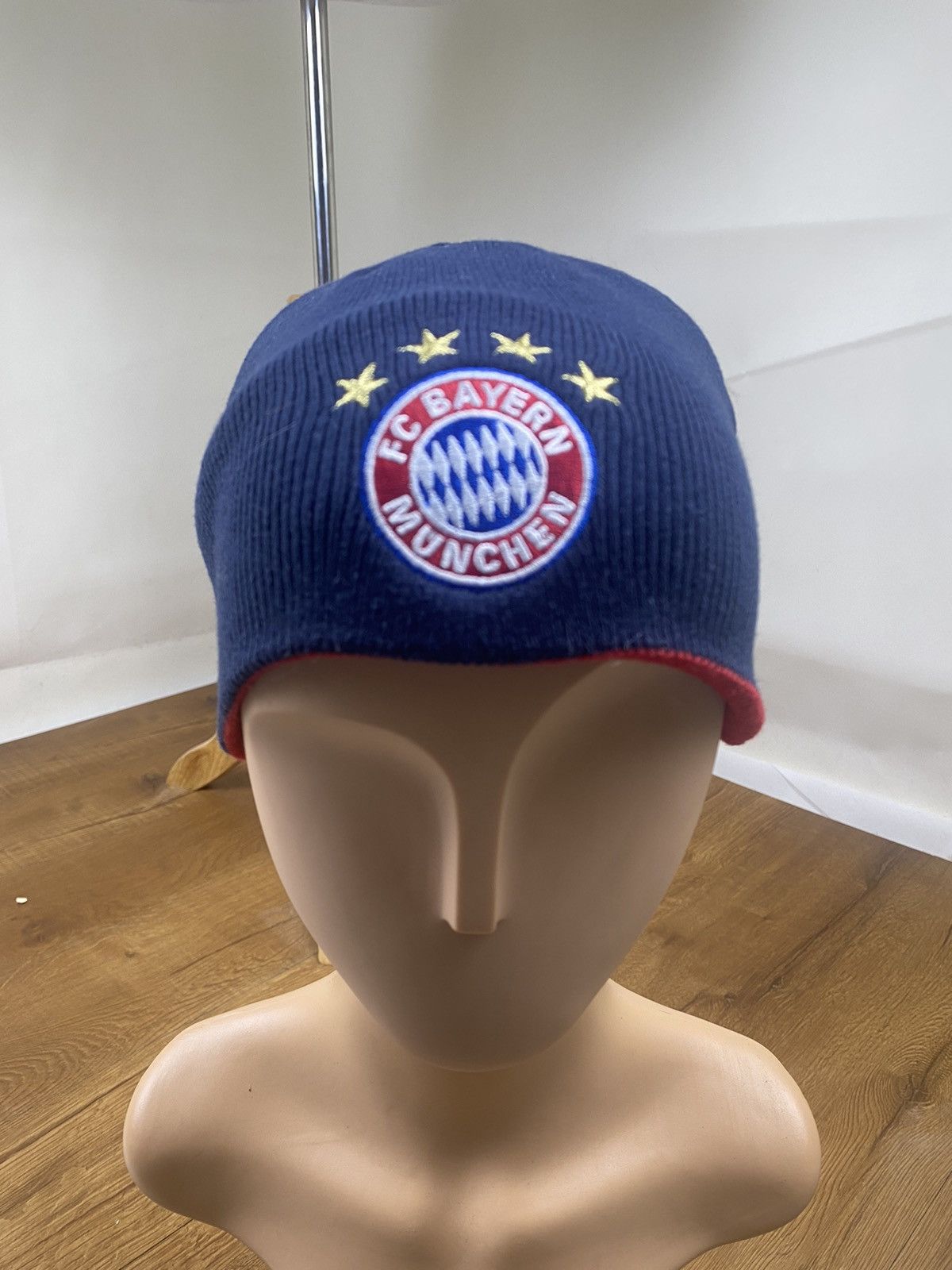 Vintage Vintage Bayern Munchen Football Beanie Reversible Sports Hat Size ONE SIZE - 2 Thumbnail