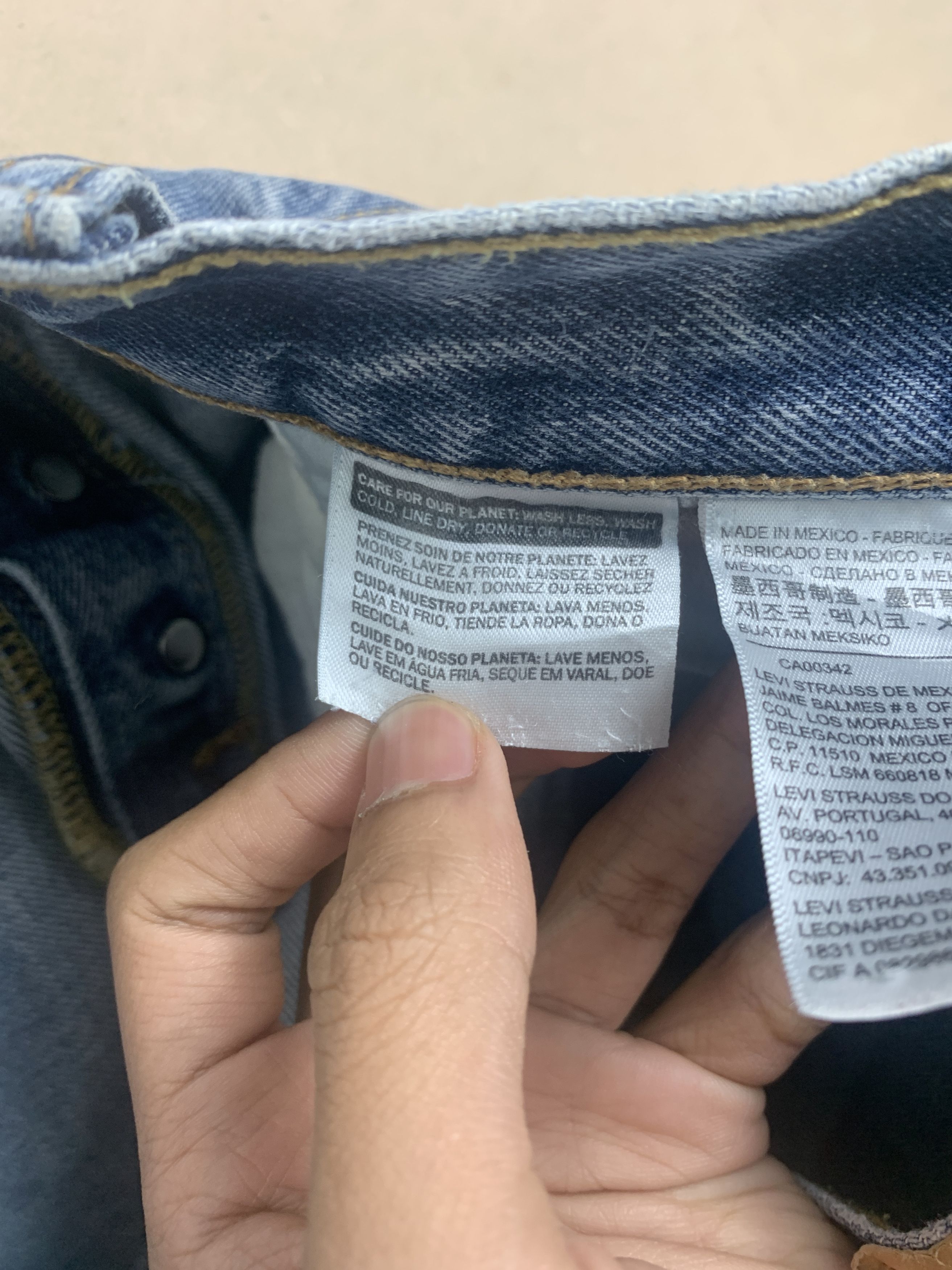Levi's Vintage 90s LEVI'S 501 Distressed Faded Mid Wash Jeans P0339 Size US 31 - 15 Thumbnail