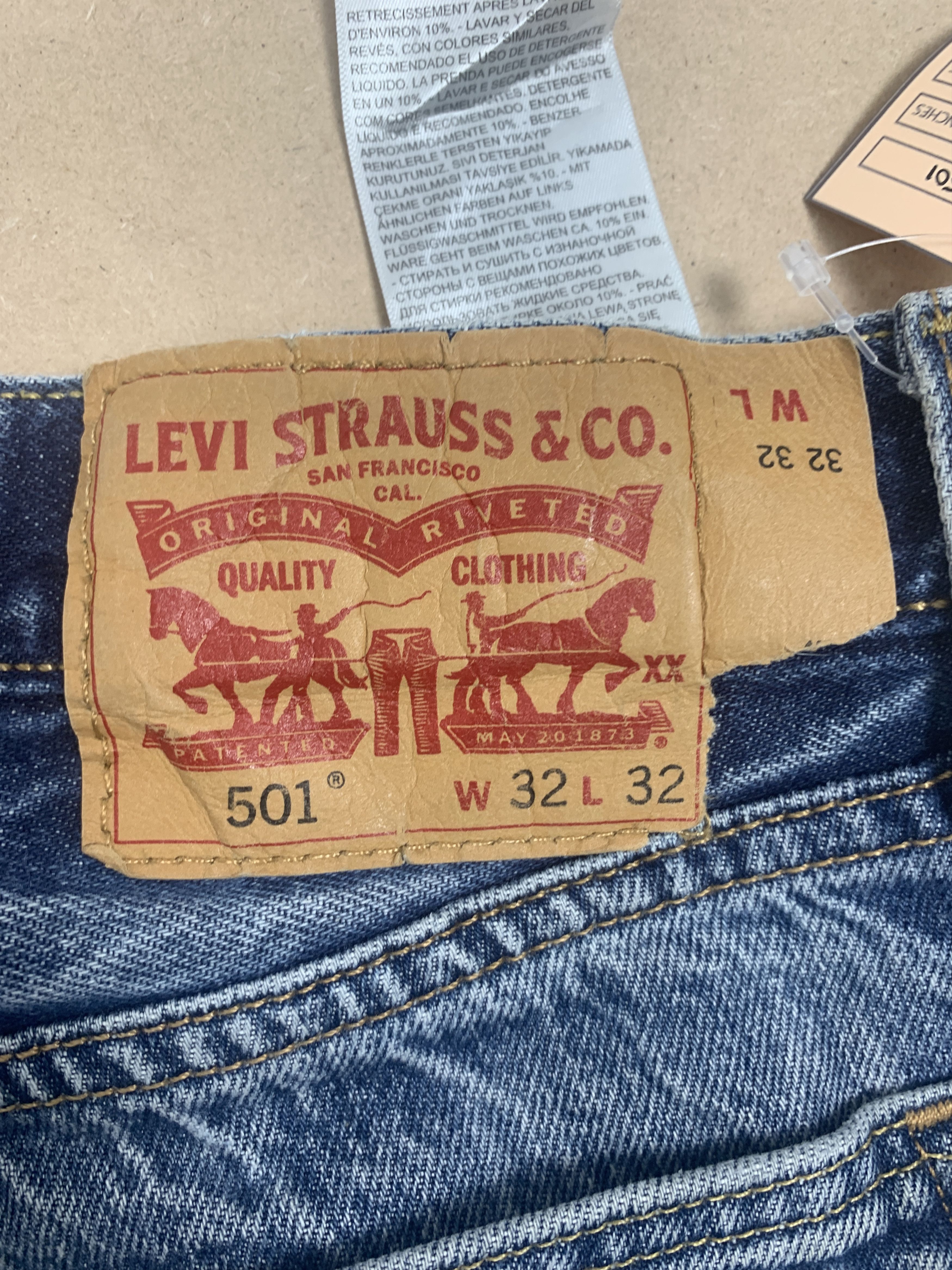 Levi's Vintage 90s LEVI'S 501 Distressed Faded Mid Wash Jeans P0339 Size US 31 - 11 Thumbnail