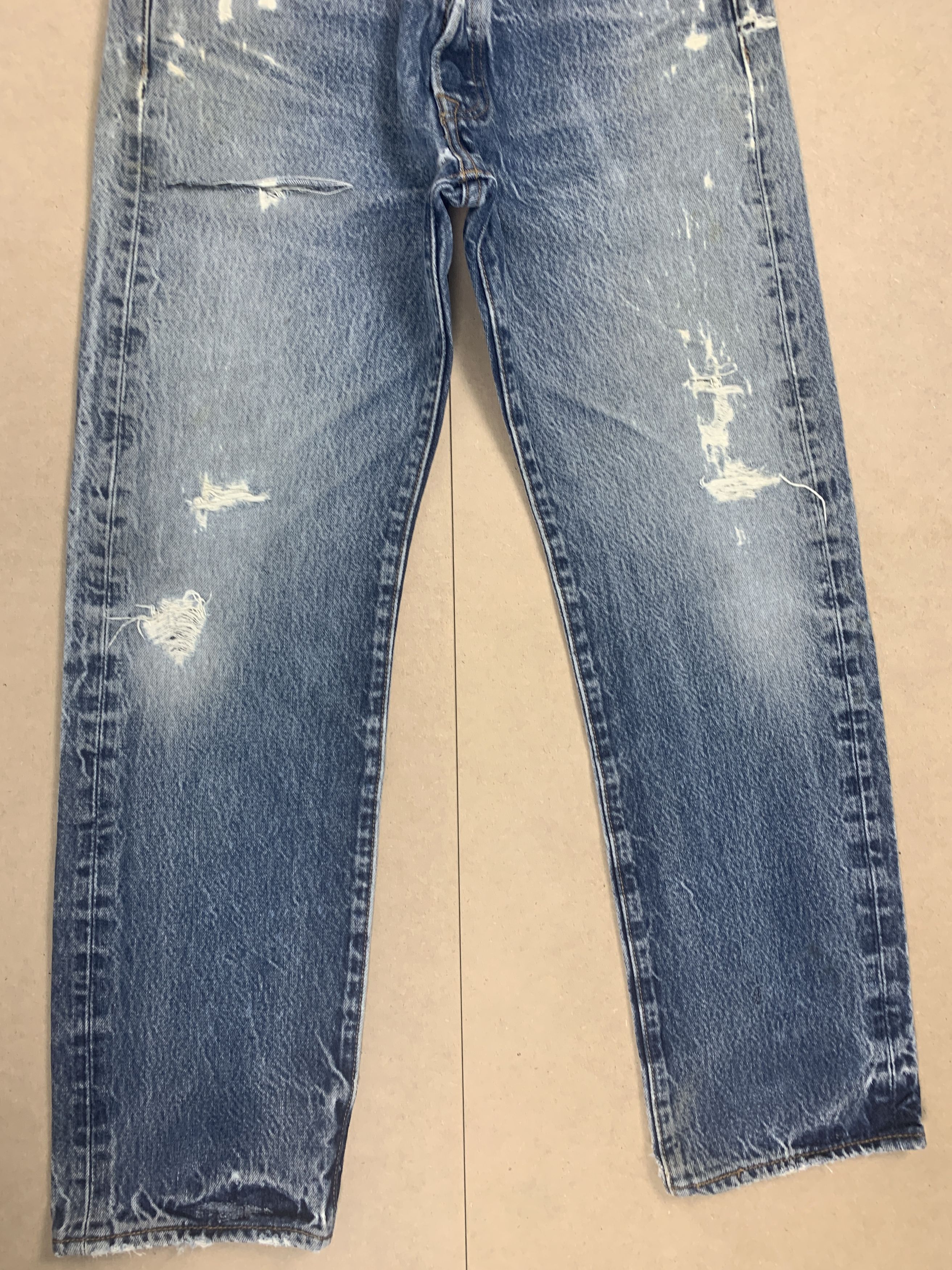 Levi's Vintage 90s LEVI'S 501 Distressed Faded Mid Wash Jeans P0339 Size US 31 - 4 Thumbnail
