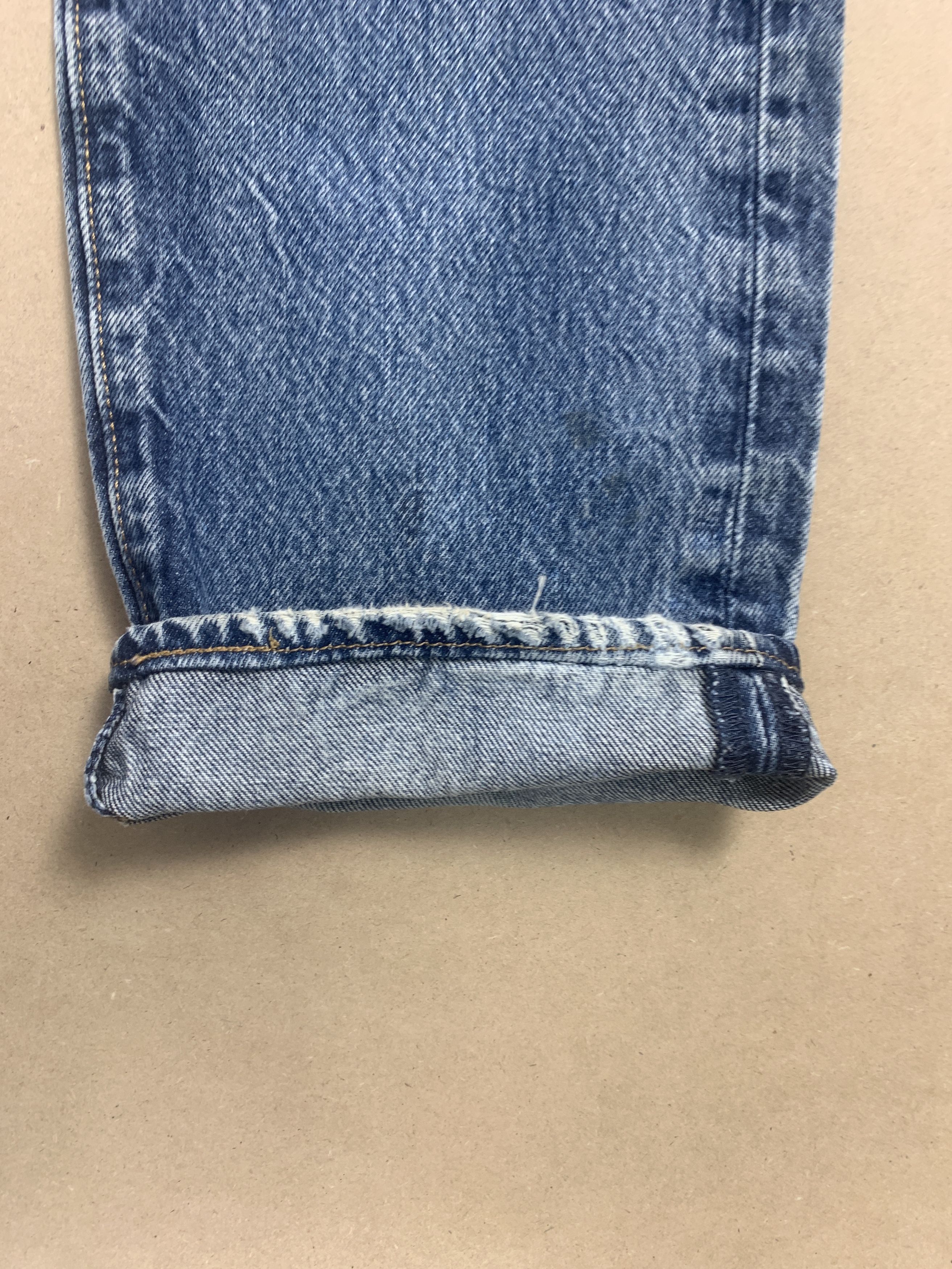 Levi's Vintage 90s LEVI'S 501 Distressed Faded Mid Wash Jeans P0339 Size US 31 - 7 Thumbnail