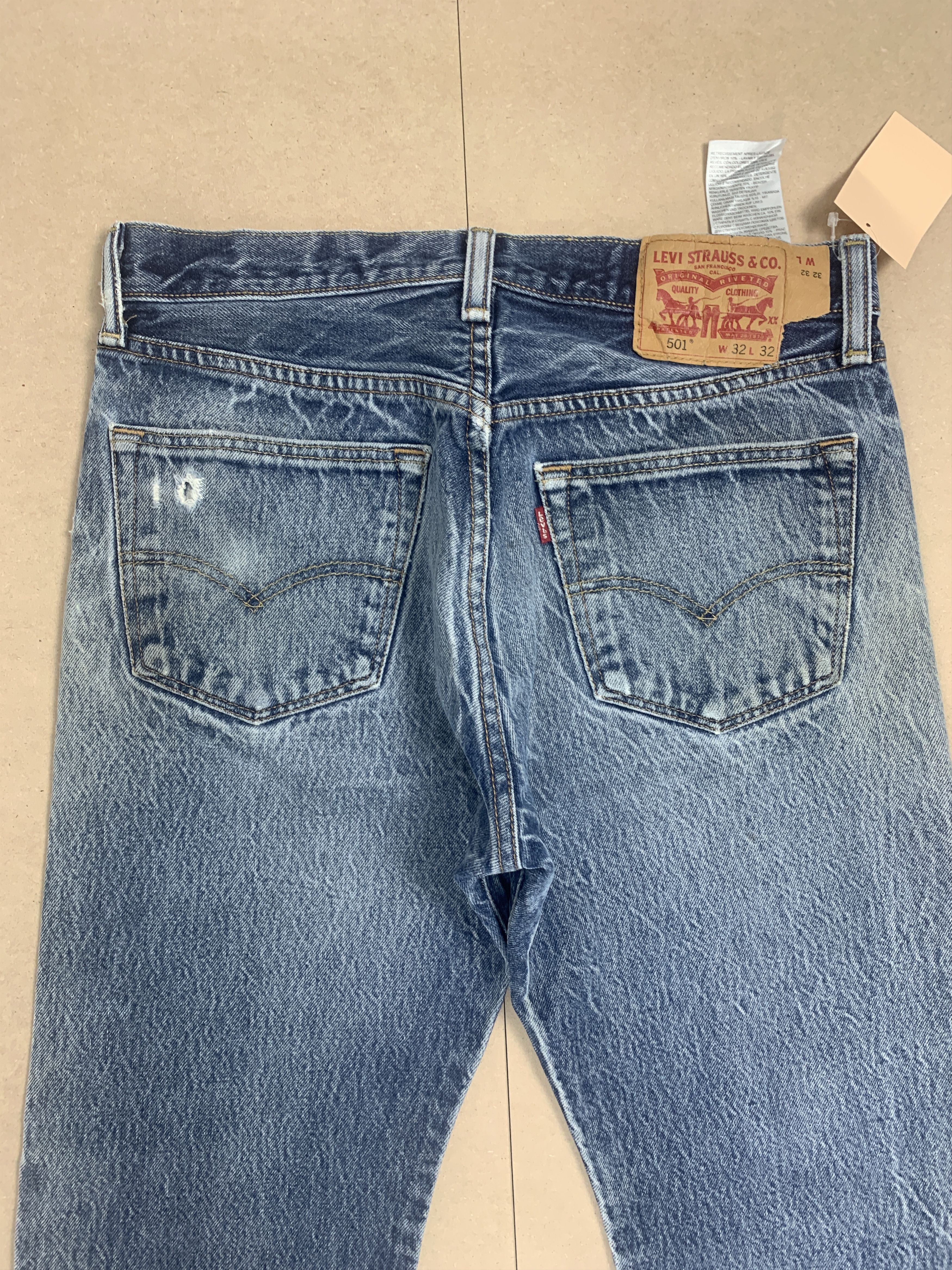 Levi's Vintage 90s LEVI'S 501 Distressed Faded Mid Wash Jeans P0339 Size US 31 - 10 Thumbnail
