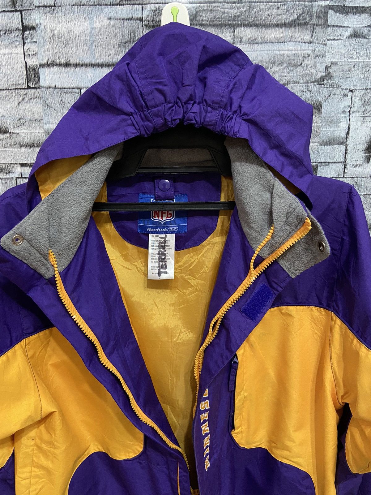 NFL Vintage Minnesota Vikings jacket windbreaker Reebok Size US M / EU 48-50 / 2 - 5 Thumbnail
