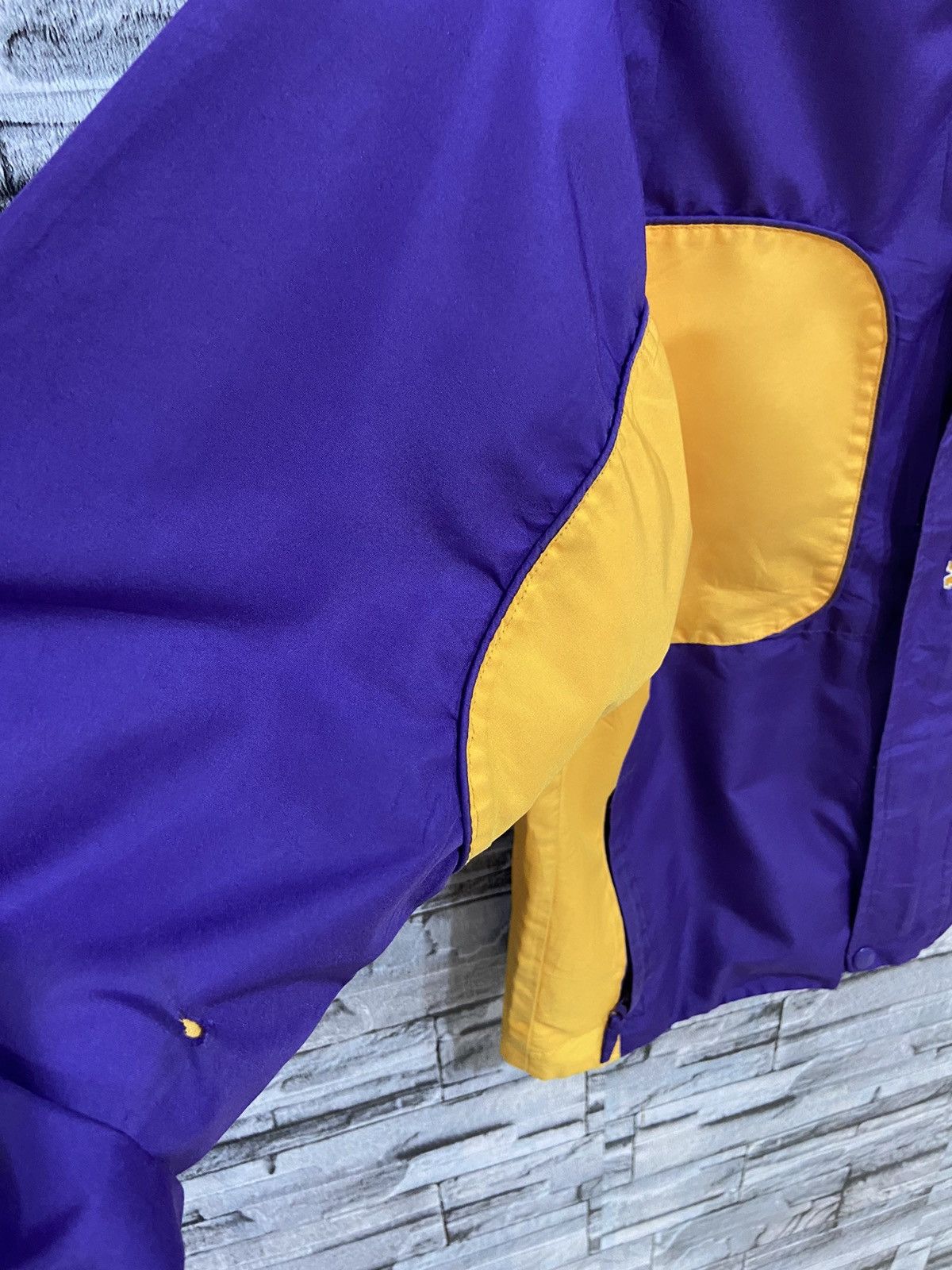NFL Vintage Minnesota Vikings jacket windbreaker Reebok Size US M / EU 48-50 / 2 - 7 Thumbnail