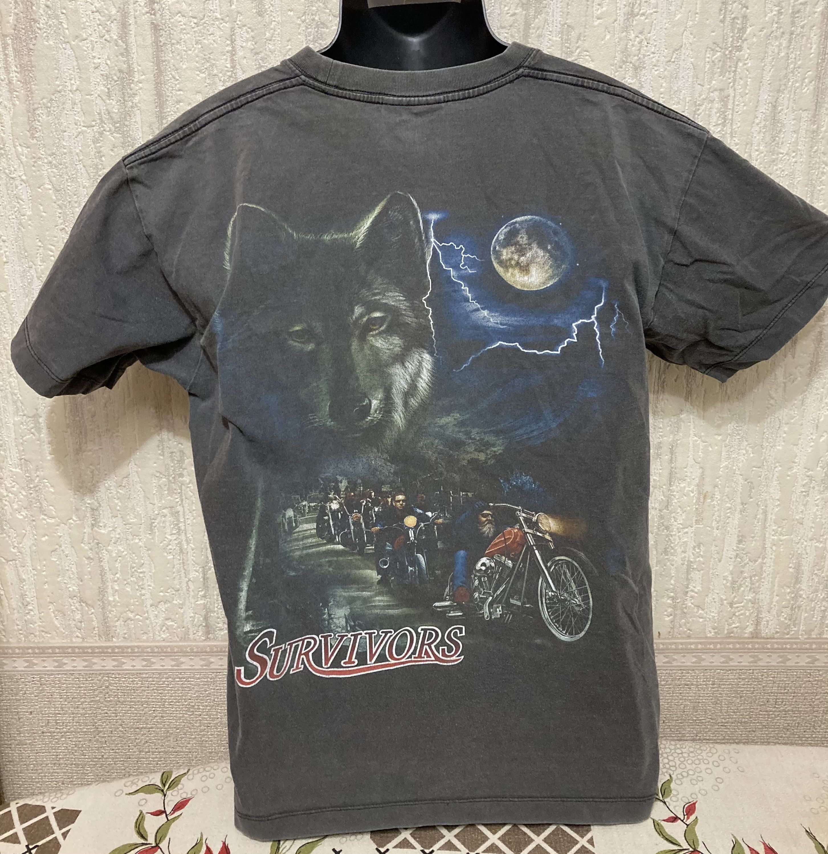 Vintage Vintage American Survivors wolf biker graphic tee Size US M / EU 48-50 / 2 - 2 Thumbnail