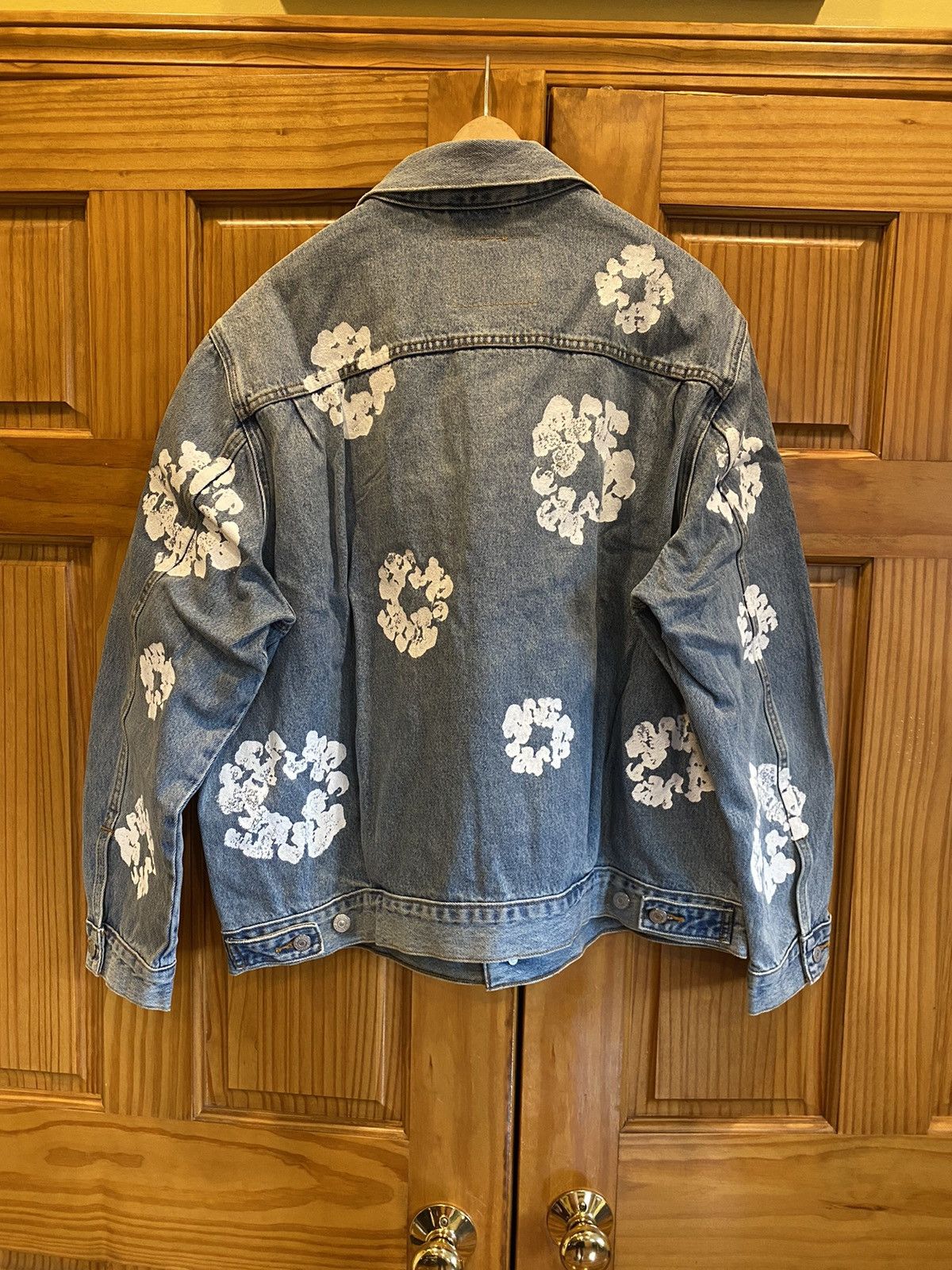 DENIM TEARS × Levi's Levi's Denim Tears Type 2 Wreath Light Wash Jacket Size US XL / EU 56 / 4 - 2 Thumbnail