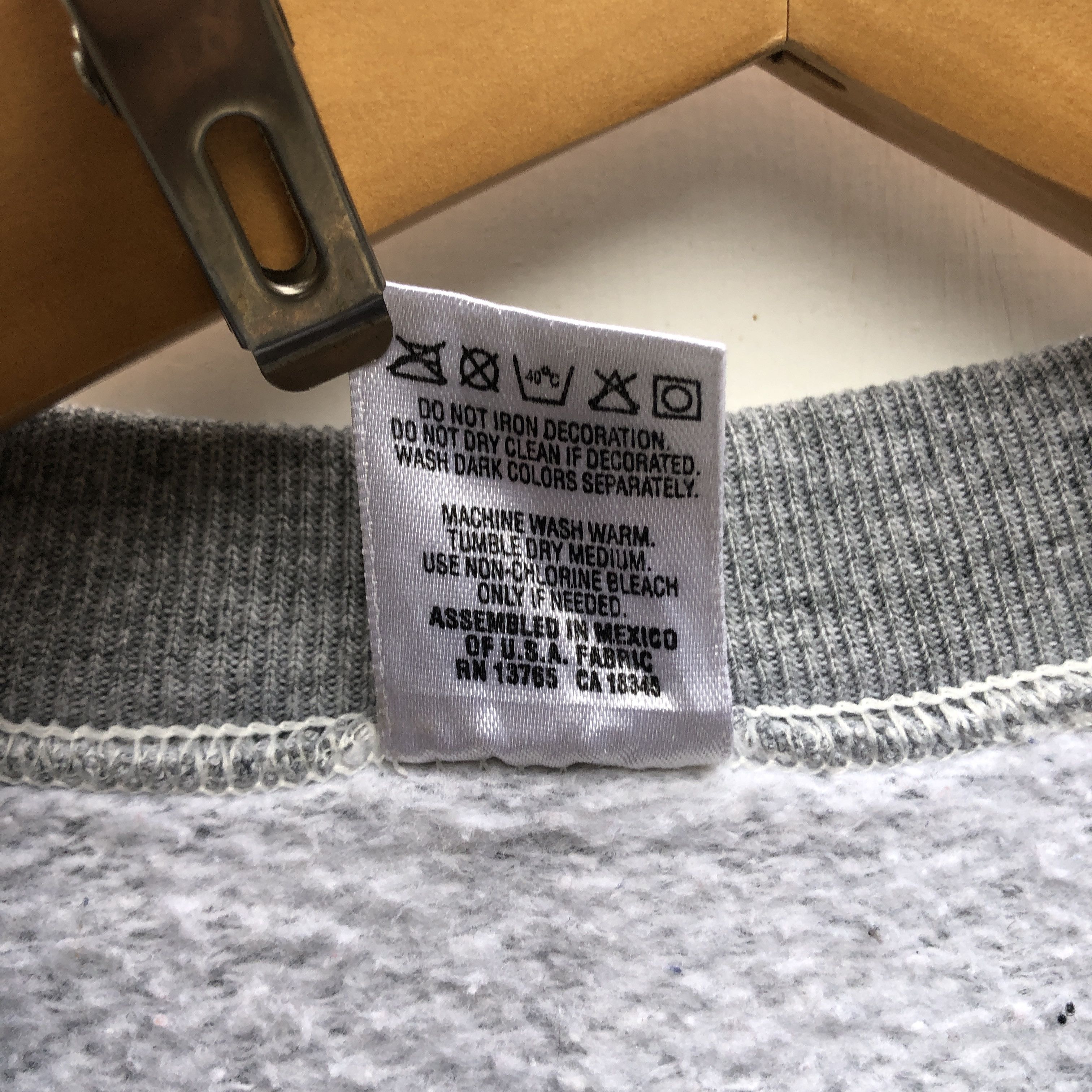Fruit Of The Loom 90s Vintage UNIVERSITY NEBRASKA AT OMAHA Sweatshirt #0731-22 Size US M / EU 48-50 / 2 - 6 Thumbnail