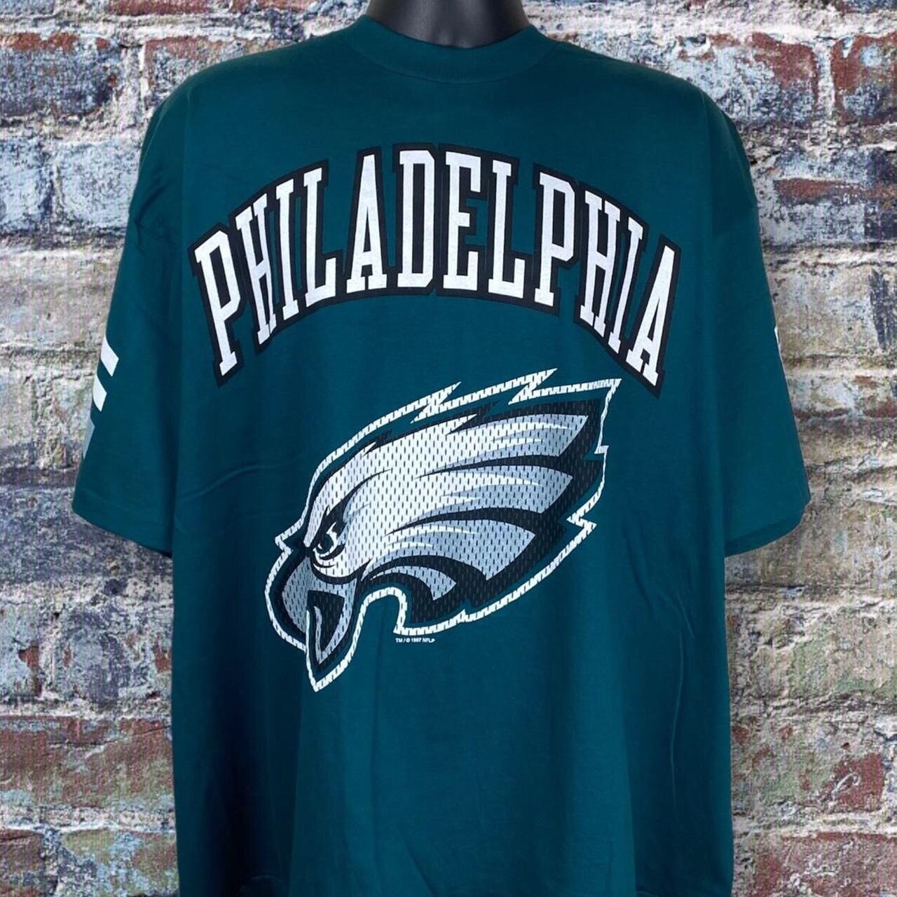 Vintage 90s Philadelphia Eagles Big Graphic T-Shirt Size Large Made in USA  NFL