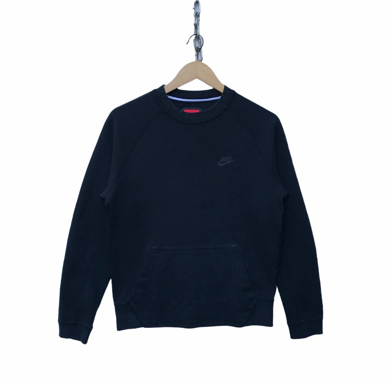 image of Nike Sweatshirt Streetwear Fashion Sweater in Black, Men's (Size Small)