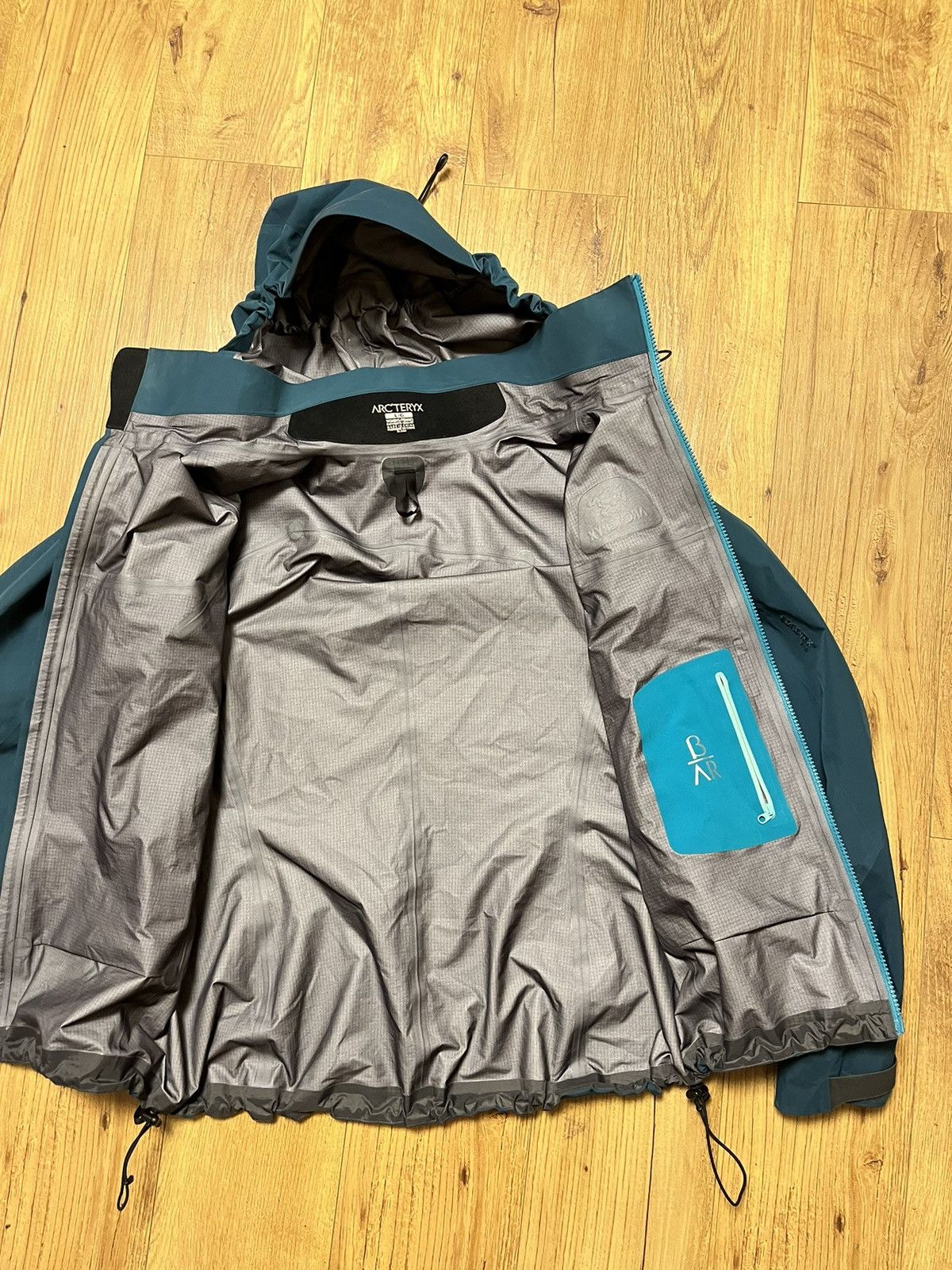 Arc'teryx RARE Arc’teryx Beta AR Gore Tex Jacket Gorpcore y2k Size L / US 10 / IT 46 - 10 Thumbnail