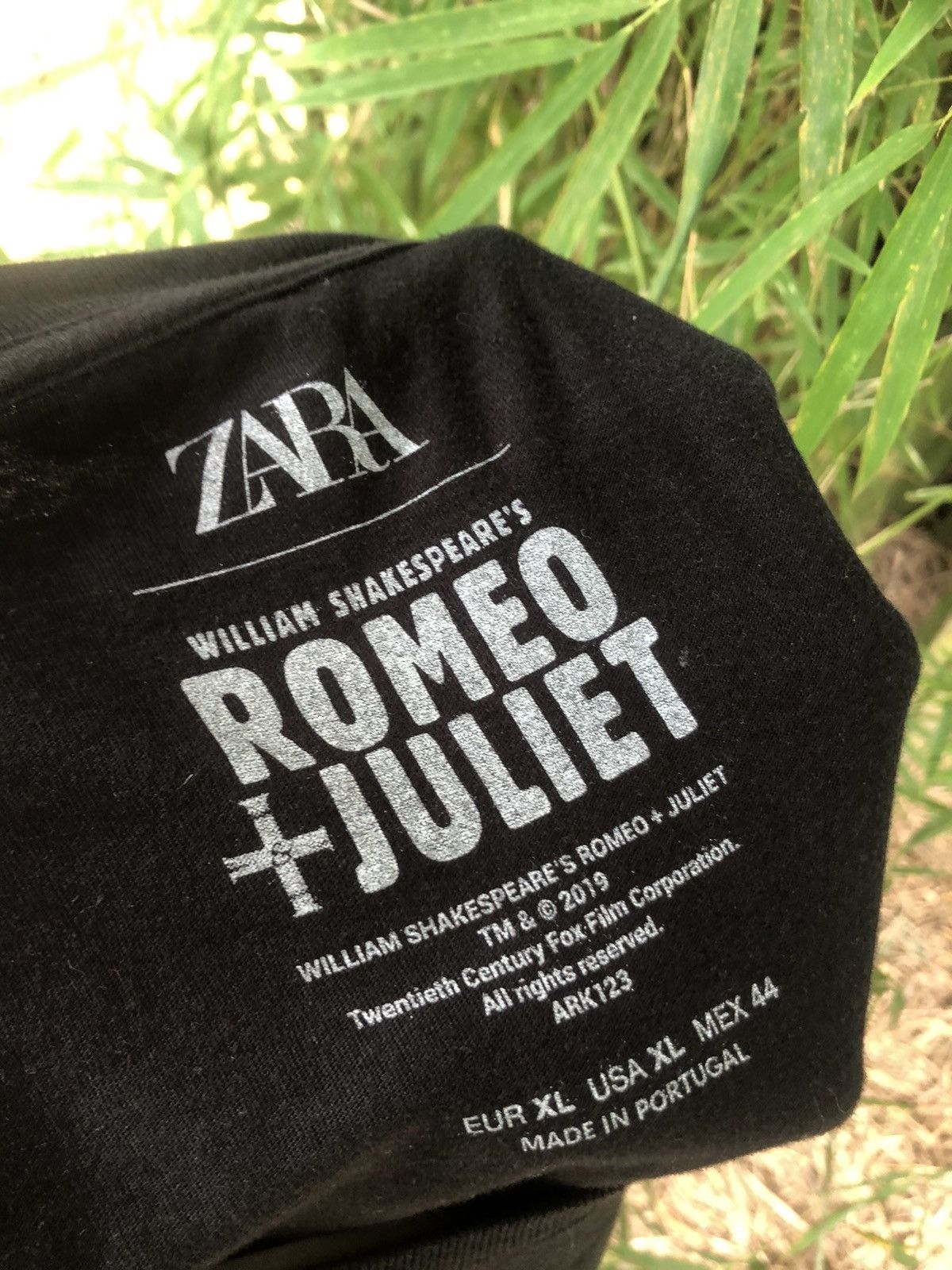 Vintage 🔥Flash Sale🔥Rare Remeo and juliet 90s movie tee Size US XL / EU 56 / 4 - 3 Thumbnail
