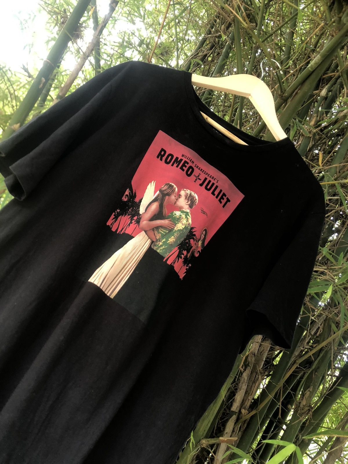 Vintage 🔥Flash Sale🔥Rare Remeo and juliet 90s movie tee Size US XL / EU 56 / 4 - 1 Thumbnail