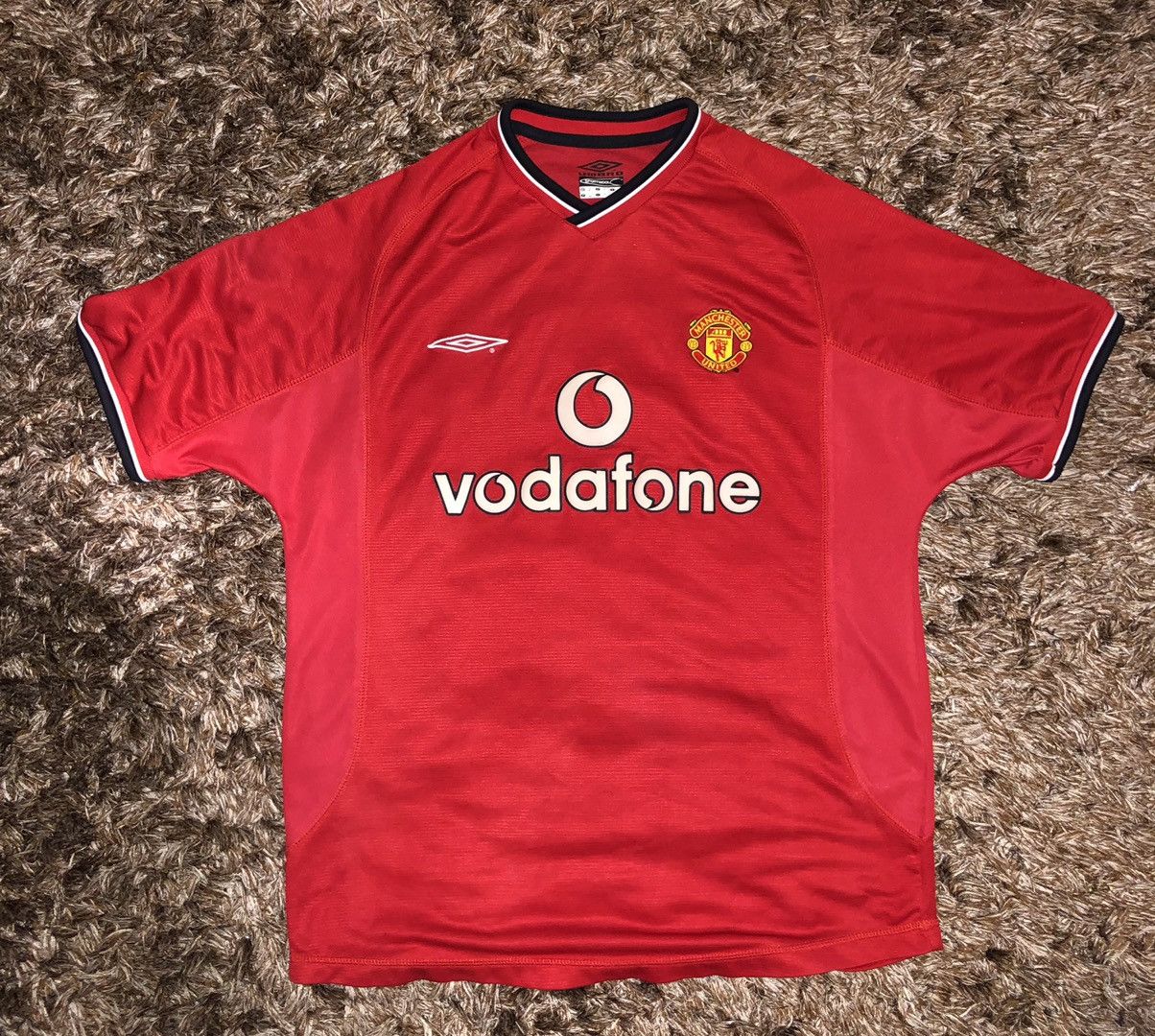 Manchester United 2000/02 home jersey