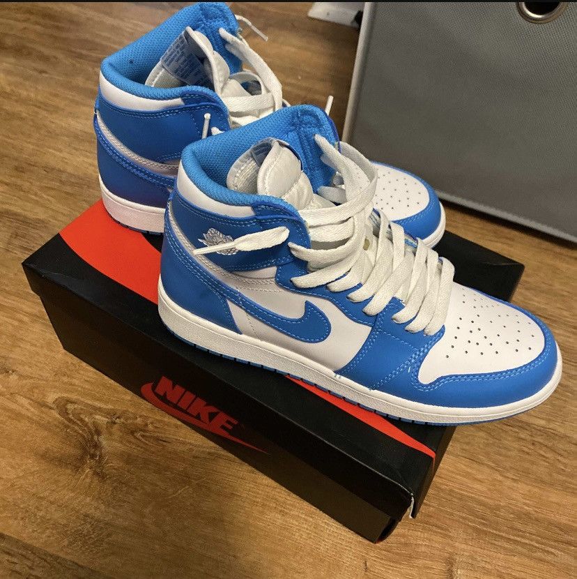 Jordan Brand × Nike Air Jordan 1 Retro High UNC Size US 6.5 / EU 39-40 - 2 Thumbnail