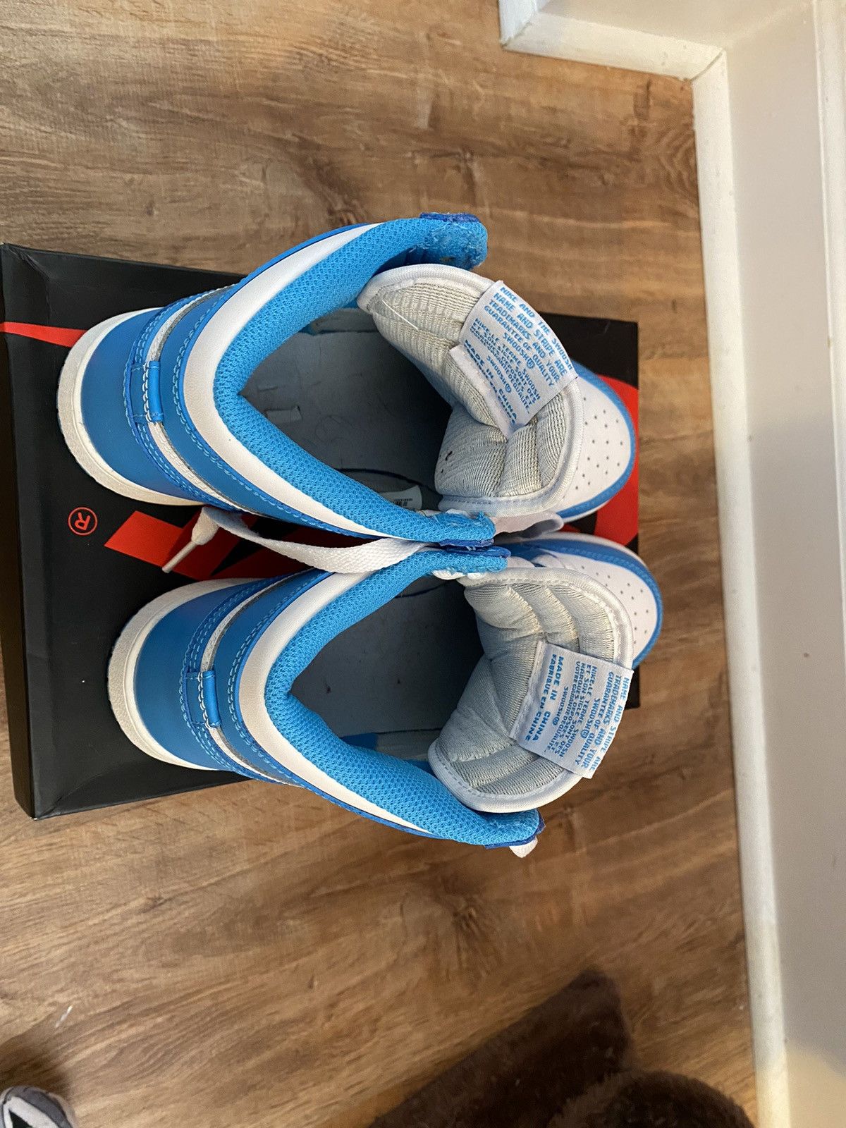 Jordan Brand × Nike Air Jordan 1 Retro High UNC Size US 6.5 / EU 39-40 - 7 Thumbnail