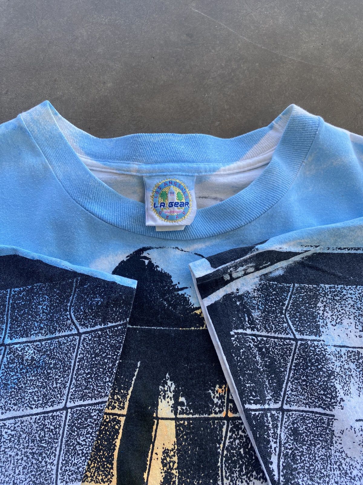 La Gear Vintage 90s LA Gear Beach Volleyball All Over Print T-shirt Size US XL / EU 56 / 4 - 4 Thumbnail