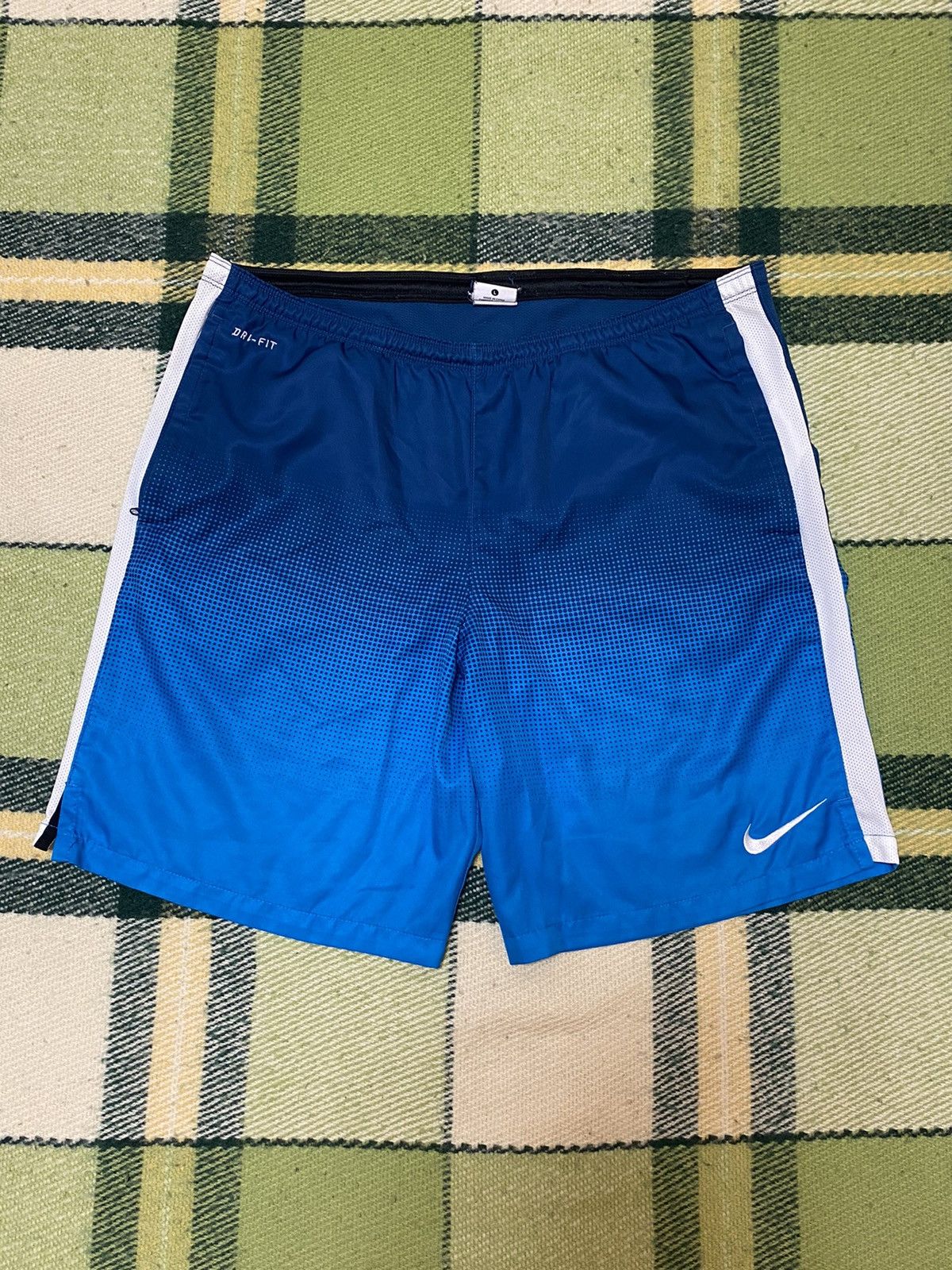 Nike Vintage Nike shorts streetwear swoosh casual y2k size L Size US 34 / EU 50 - 1 Thumbnail