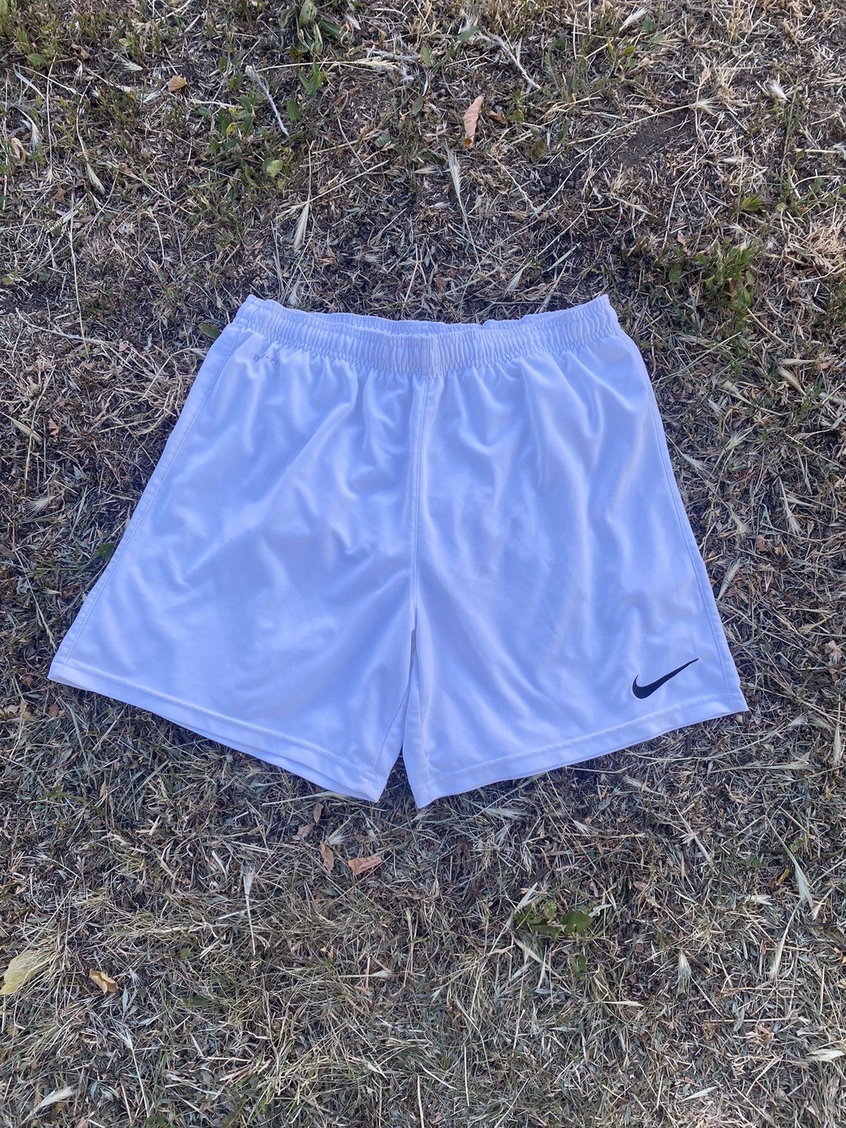 Nike Vintage Nike shorts streetwear swoosh casual y2k size L Size US 34 / EU 50 - 1 Thumbnail