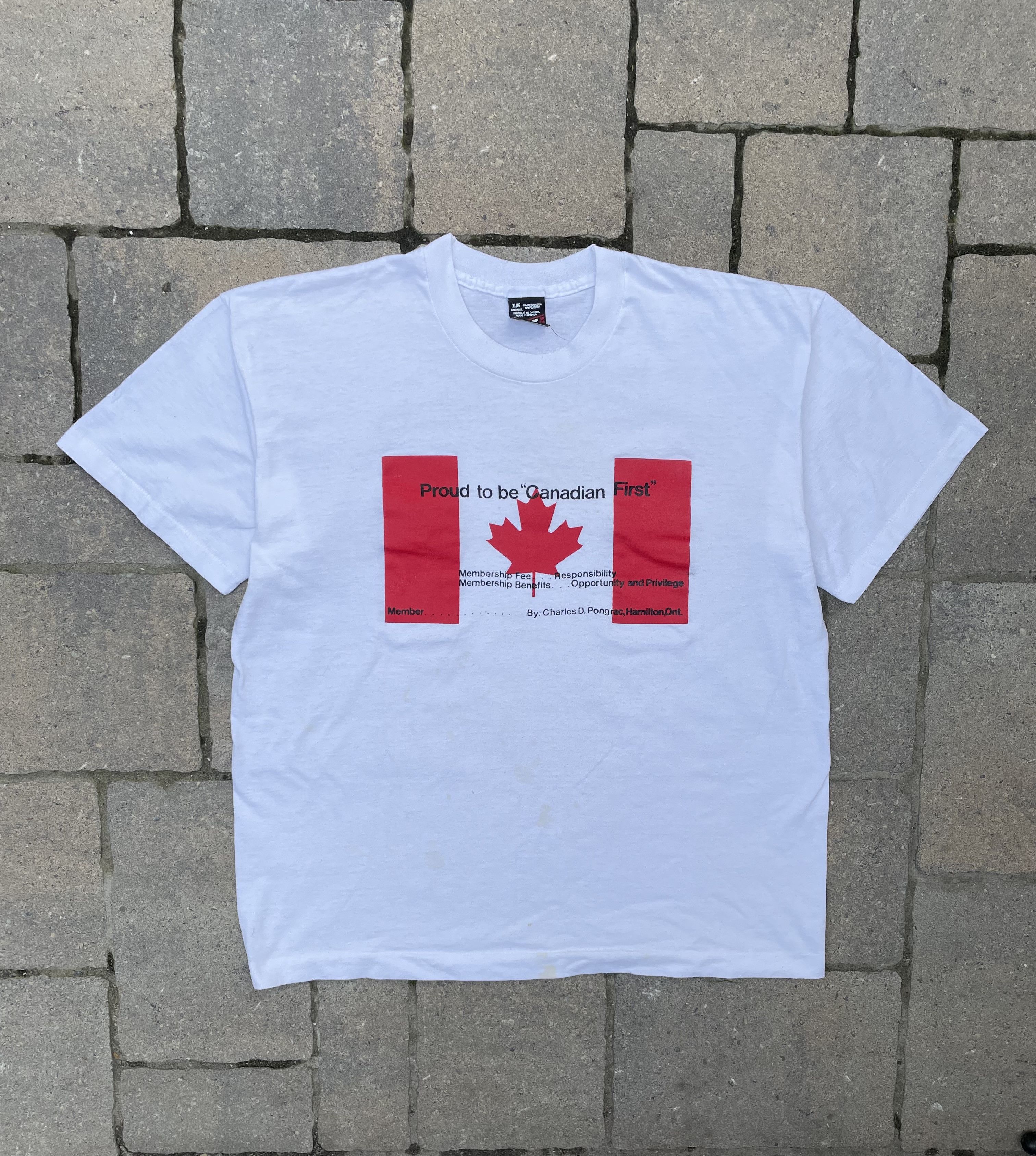 Fruit Of The Loom × Vintage Single Stitch "Canadian Pride" Tee Size US XL / EU 56 / 4 - 1 Thumbnail