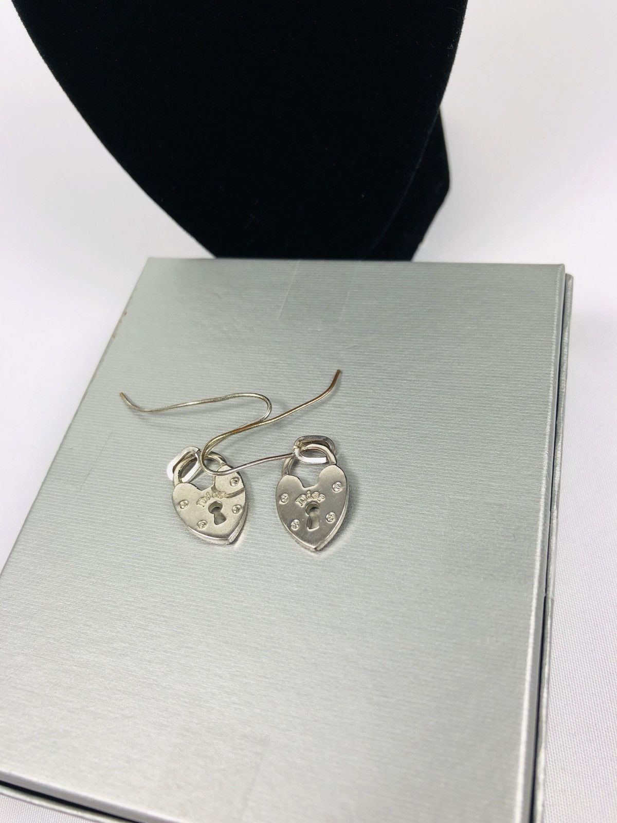 Dior lock ear rings