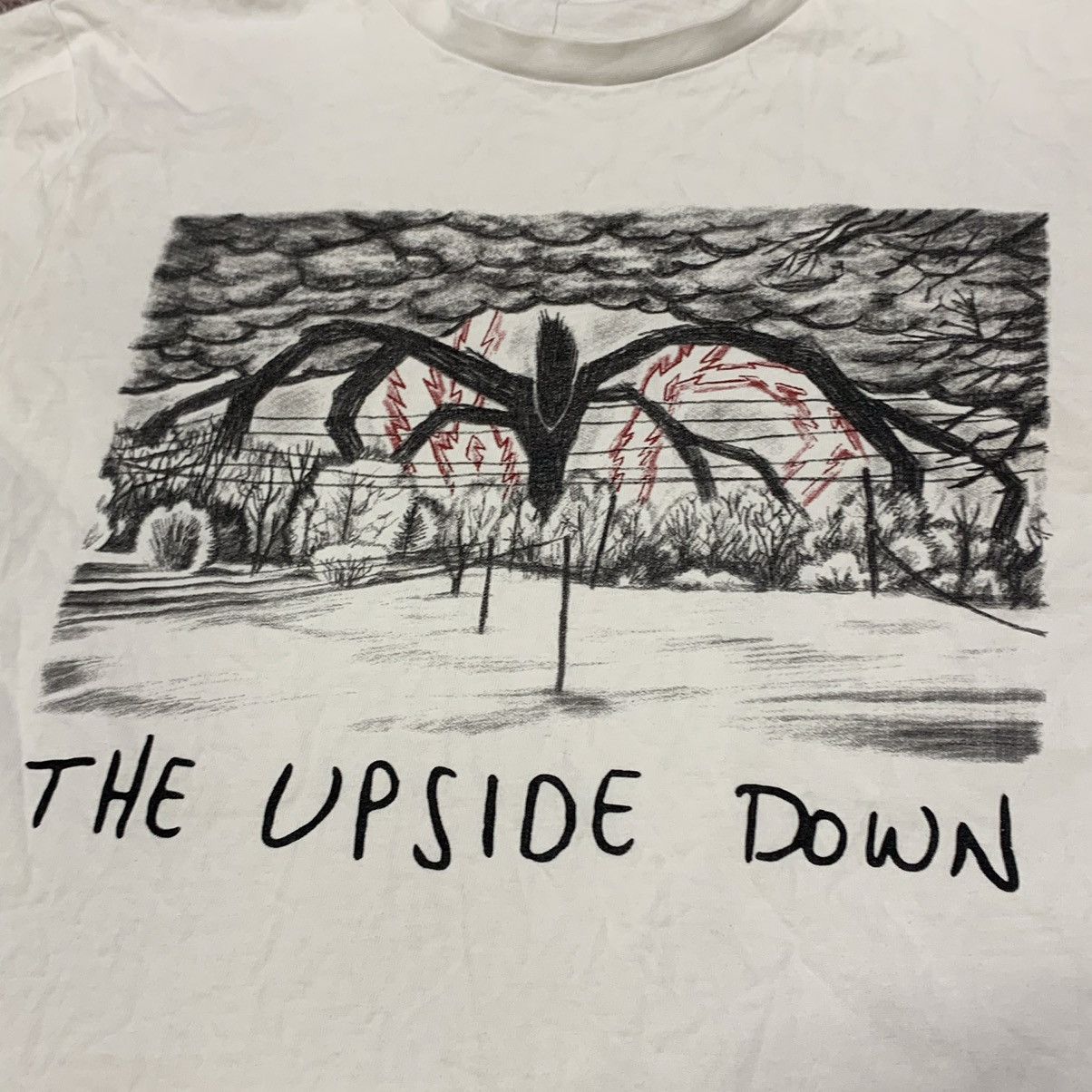 Vintage vintage horror creepy tee ‘ the upside down ‘ monster y2k Size US M / EU 48-50 / 2 - 5 Thumbnail