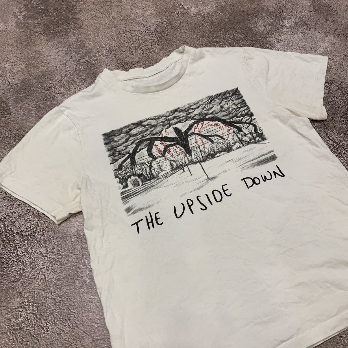 Vintage vintage horror creepy tee ‘ the upside down ‘ monster y2k Size US M / EU 48-50 / 2 - 3 Thumbnail