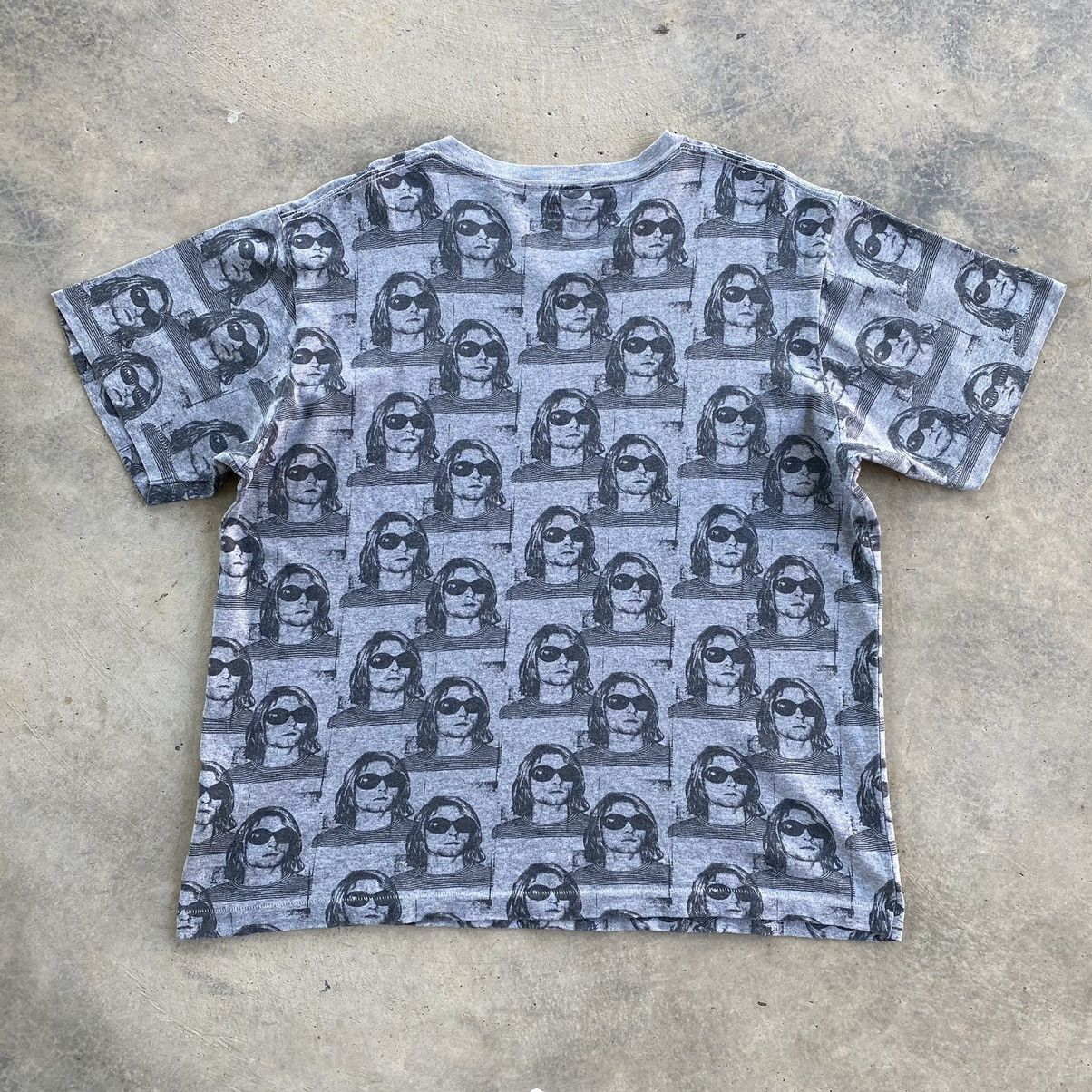 Nirvana Uniqlo Nirvana Kurt Cobain Over Print Tshirt Size US M / EU 48-50 / 2 - 2 Thumbnail