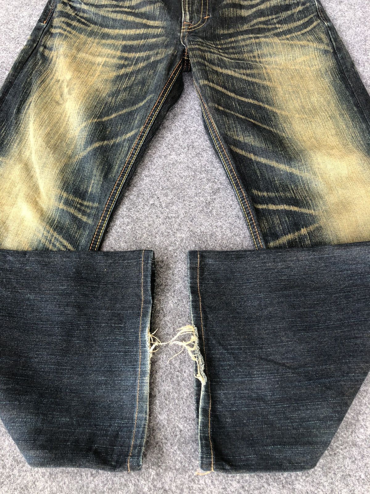 Edwin Vintage🔥EDWIN🔥Distressed Thunder Light Wash Flare Denim Size US 35 - 11 Thumbnail