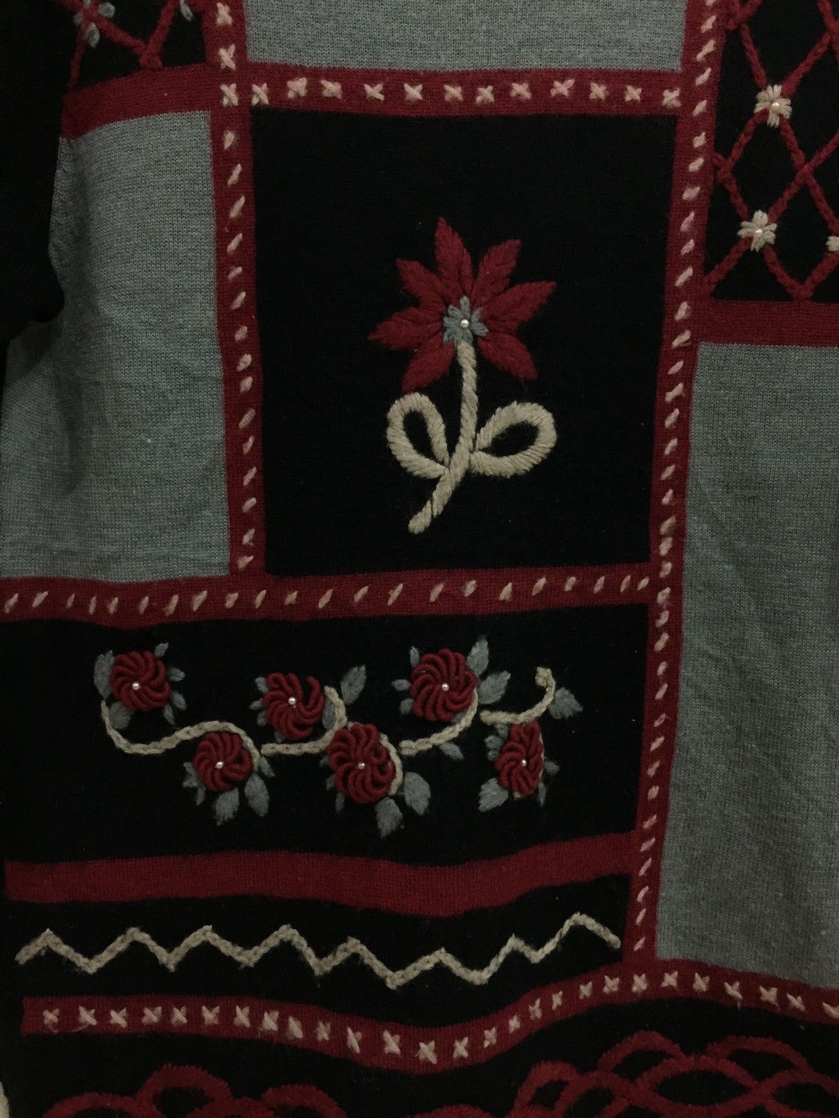 Vintage Beauty Claire knitwear Flower embroidered fit M Size M / US 6-8 / IT 42-44 - 2 Thumbnail